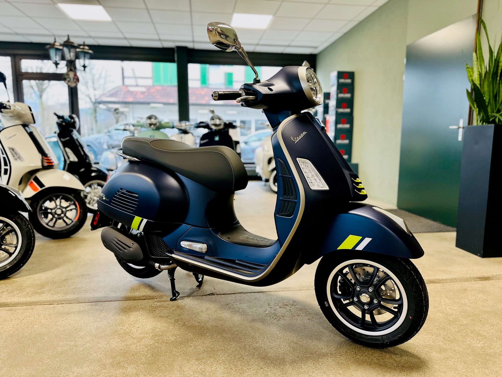 PIAGGIO Vespa GTS 125 Super Tech ABS-image-1