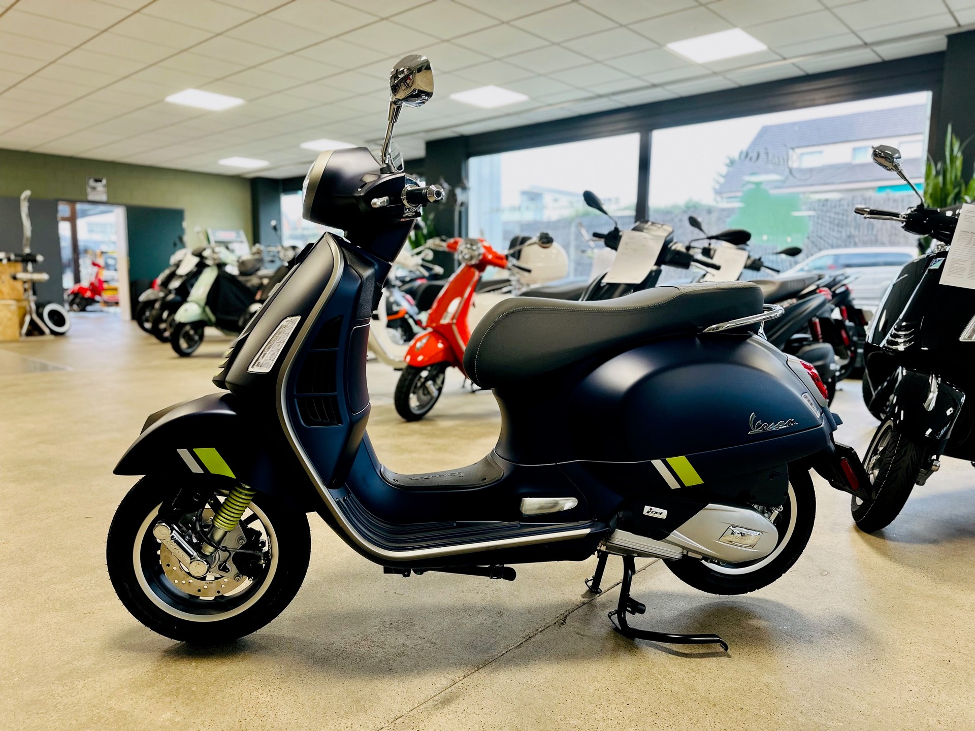 PIAGGIO Vespa GTS 125 Super Tech ABS-image-4