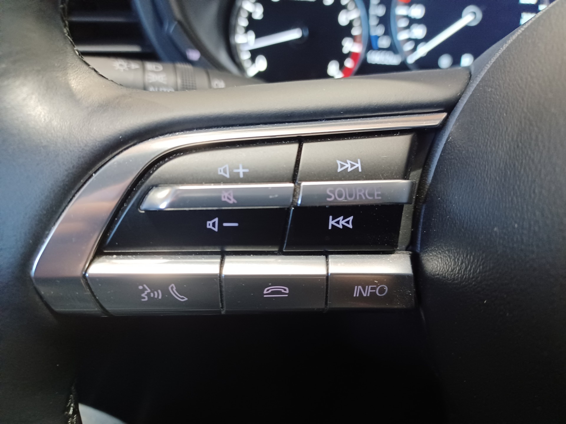 MAZDA CX-30 SKYACTIV-X 186 M Hybrid AWD Revolution Automat-image-13