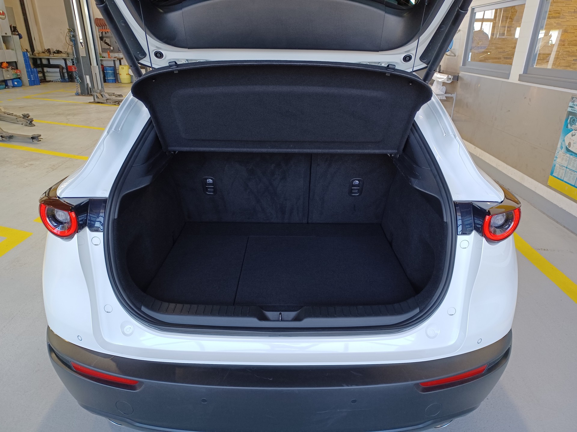 MAZDA CX-30 SKYACTIV-X 186 M Hybrid AWD Revolution Automat-image-3