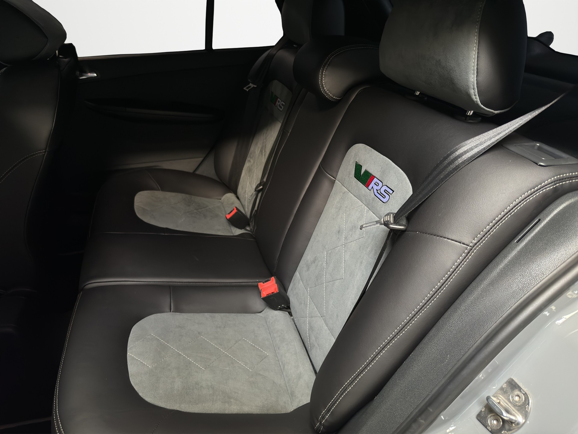 SKODA Fabia 1.9 TDI RS-image-8