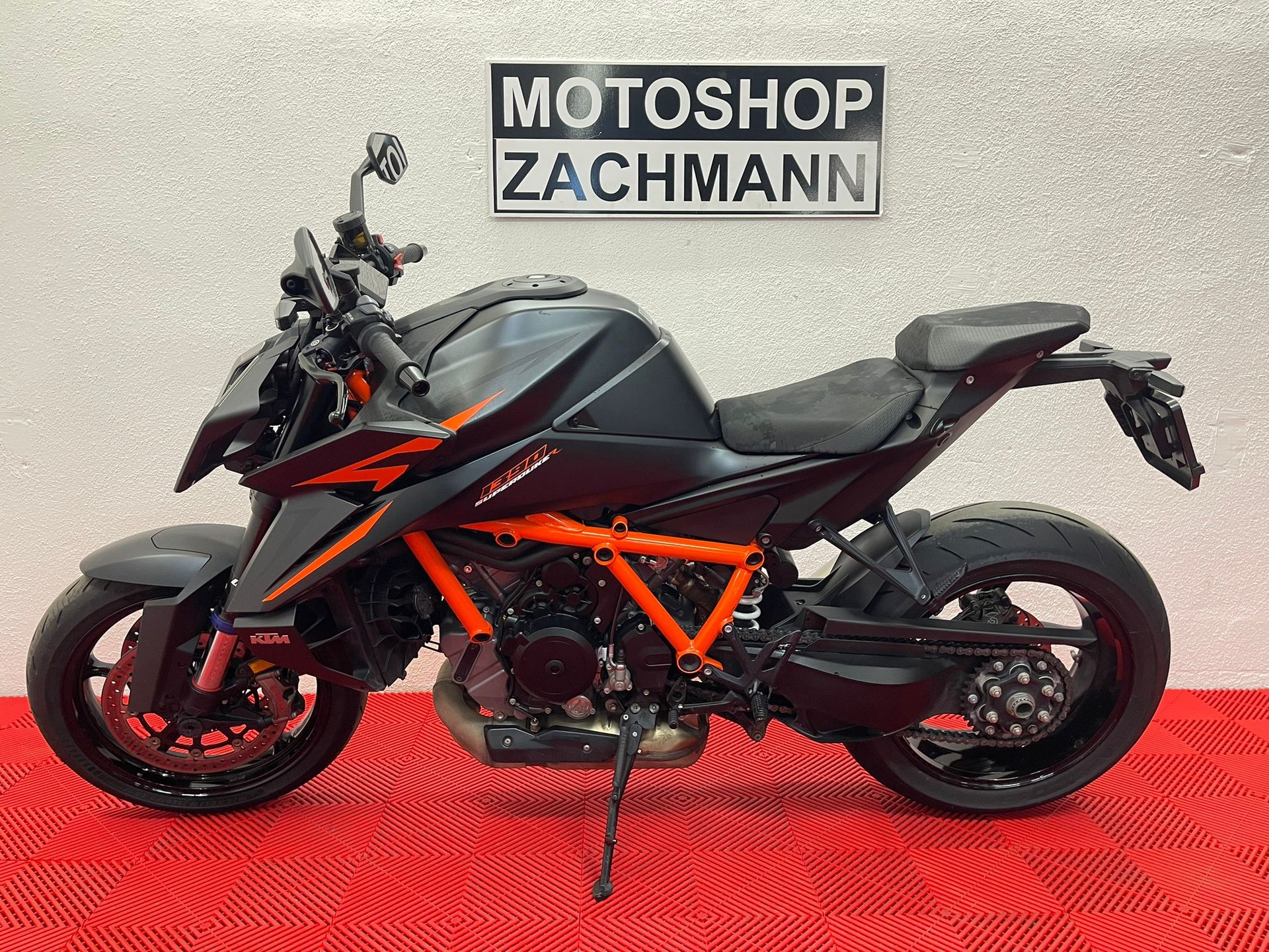 KTM 1390 Super Duke R EVO-image-3