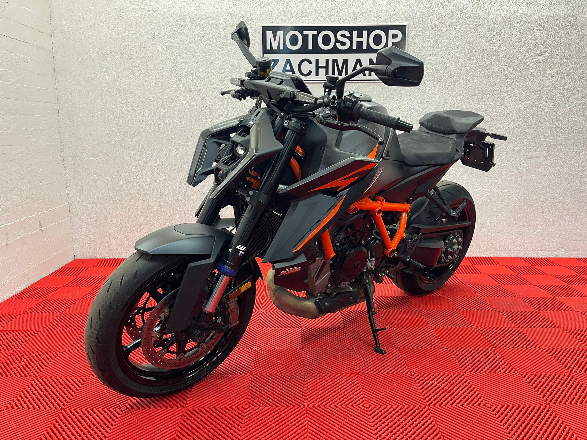 KTM 1390 Super Duke R EVO-image-2
