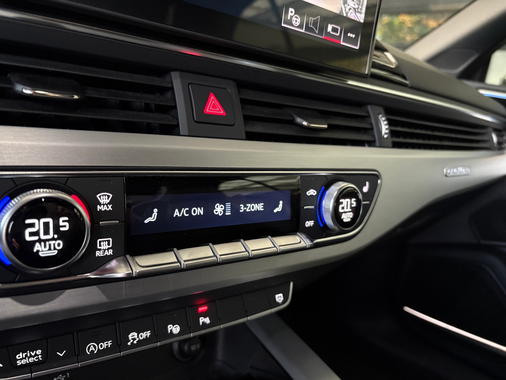 AUDI A5 Cabriolet 40 TFSI S-Line Attraction S-tronic quattro-image-11
