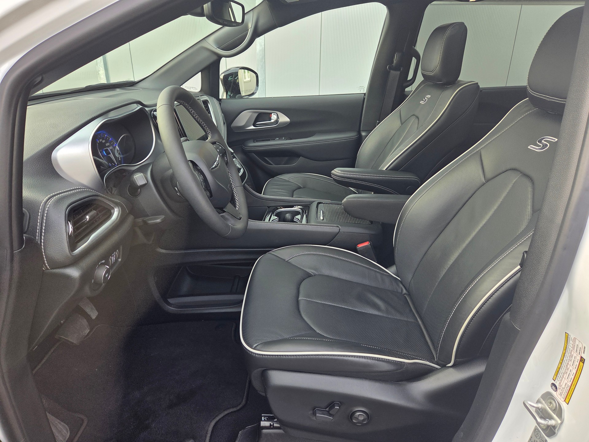 CHRYSLER Pacifica 3.6 V6 Limited S 290PS / 7-Plätzer-showroom-element-3