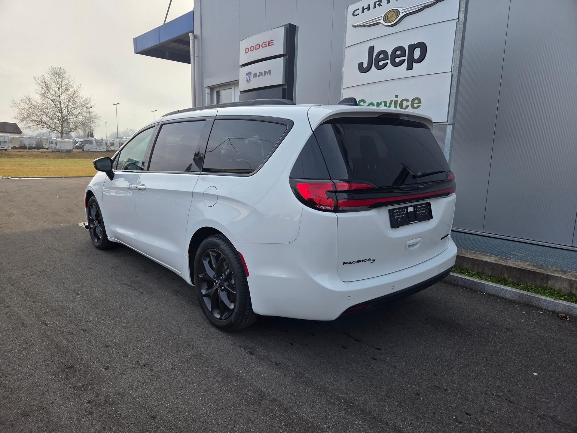 CHRYSLER Pacifica 3.6 V6 Limited S 290PS / 7-Plätzer-showroom-element-2