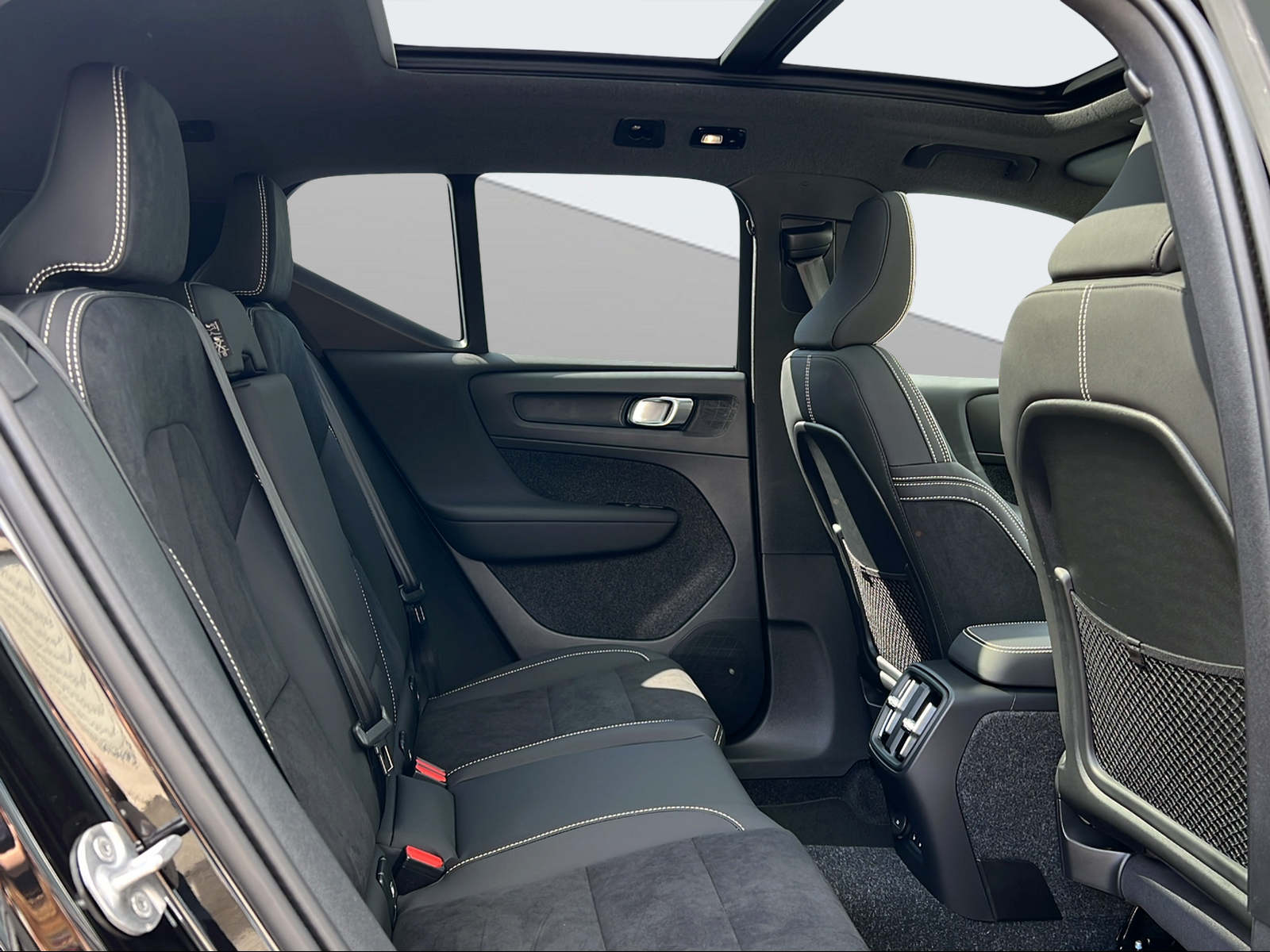 VOLVO EX40 Twin Black Edition AWD-image-12