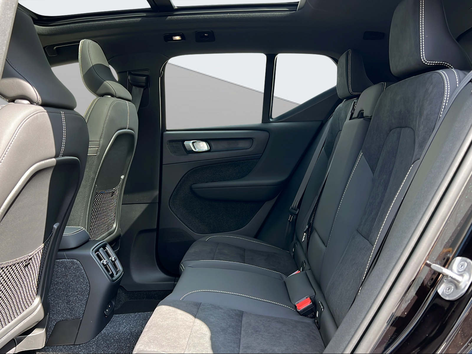 VOLVO EX40 Twin Black Edition AWD-image-14