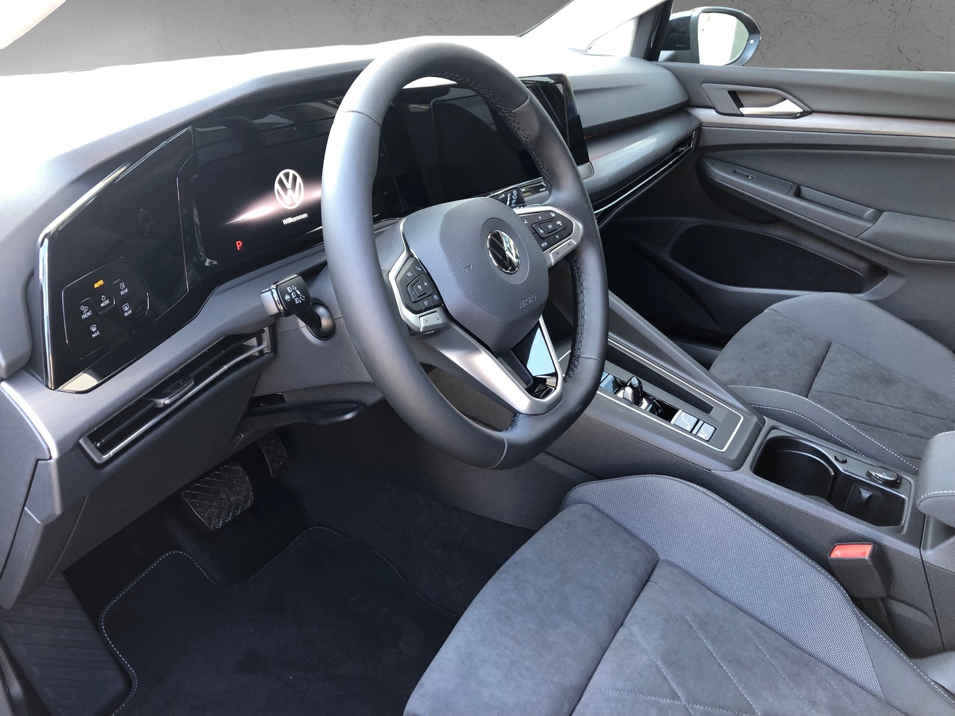 VW Golf 1.4 TSI PHEV Selection-showroom-element-3