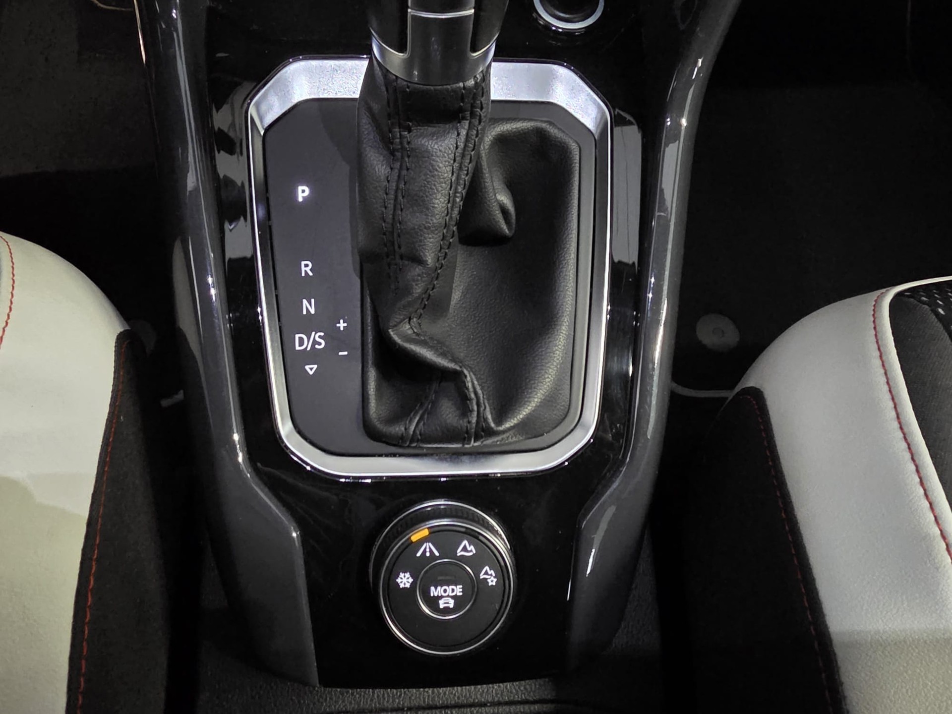 VW T-Roc 2.0 TDI SCR Sport DSG 4Motion-image-13