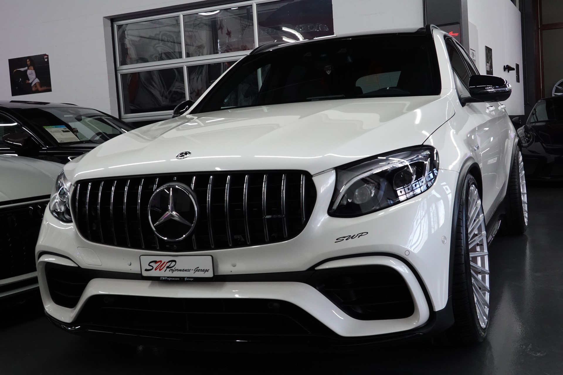 MERCEDES-BENZ GLC 63 S AMG 4MATIC+ 9G-TRONIC 22"ALUS. ON POINT-showroom-element-2