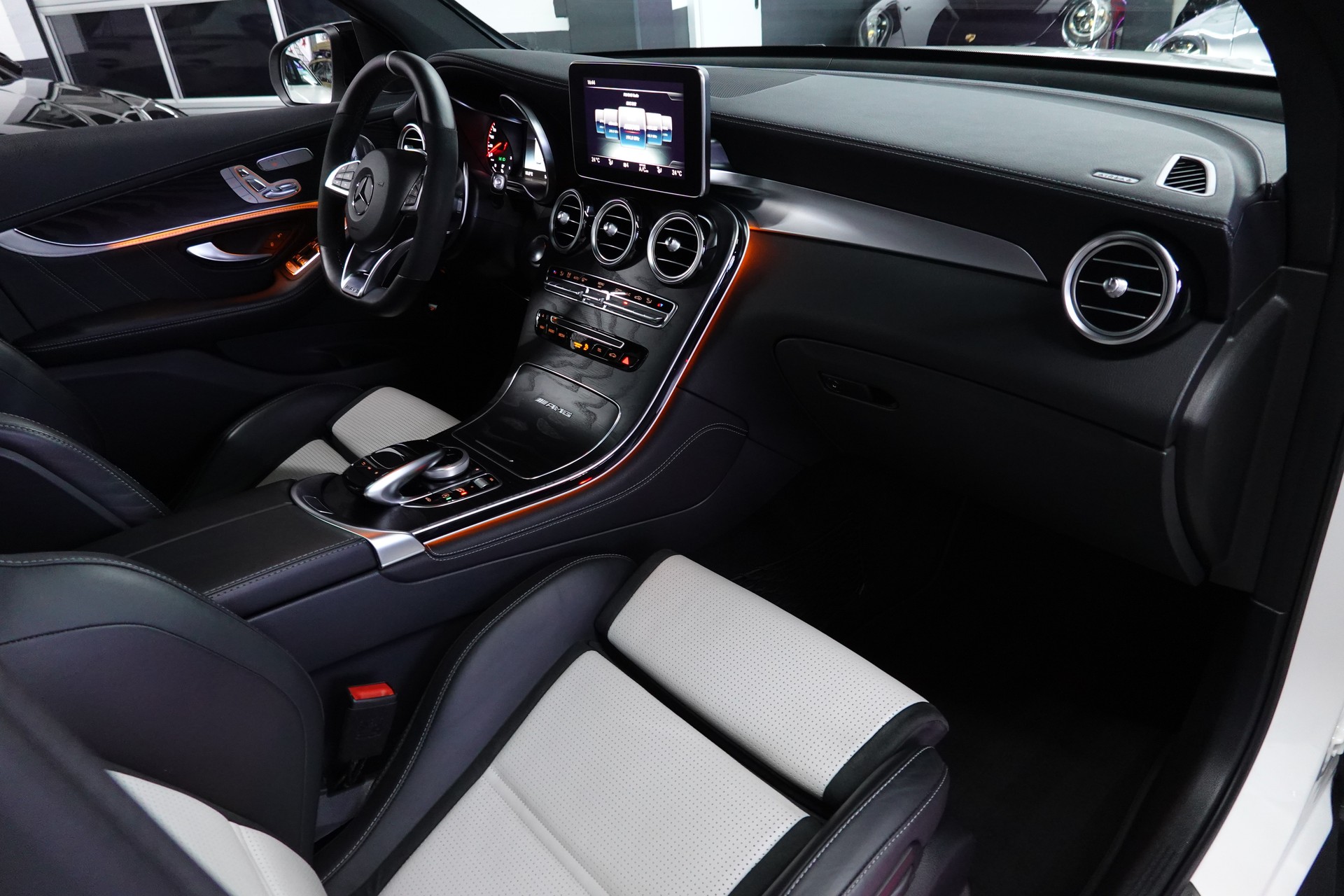 MERCEDES-BENZ GLC 63 S AMG 4MATIC+ 9G-TRONIC 22"ALUS. ON POINT-image-28