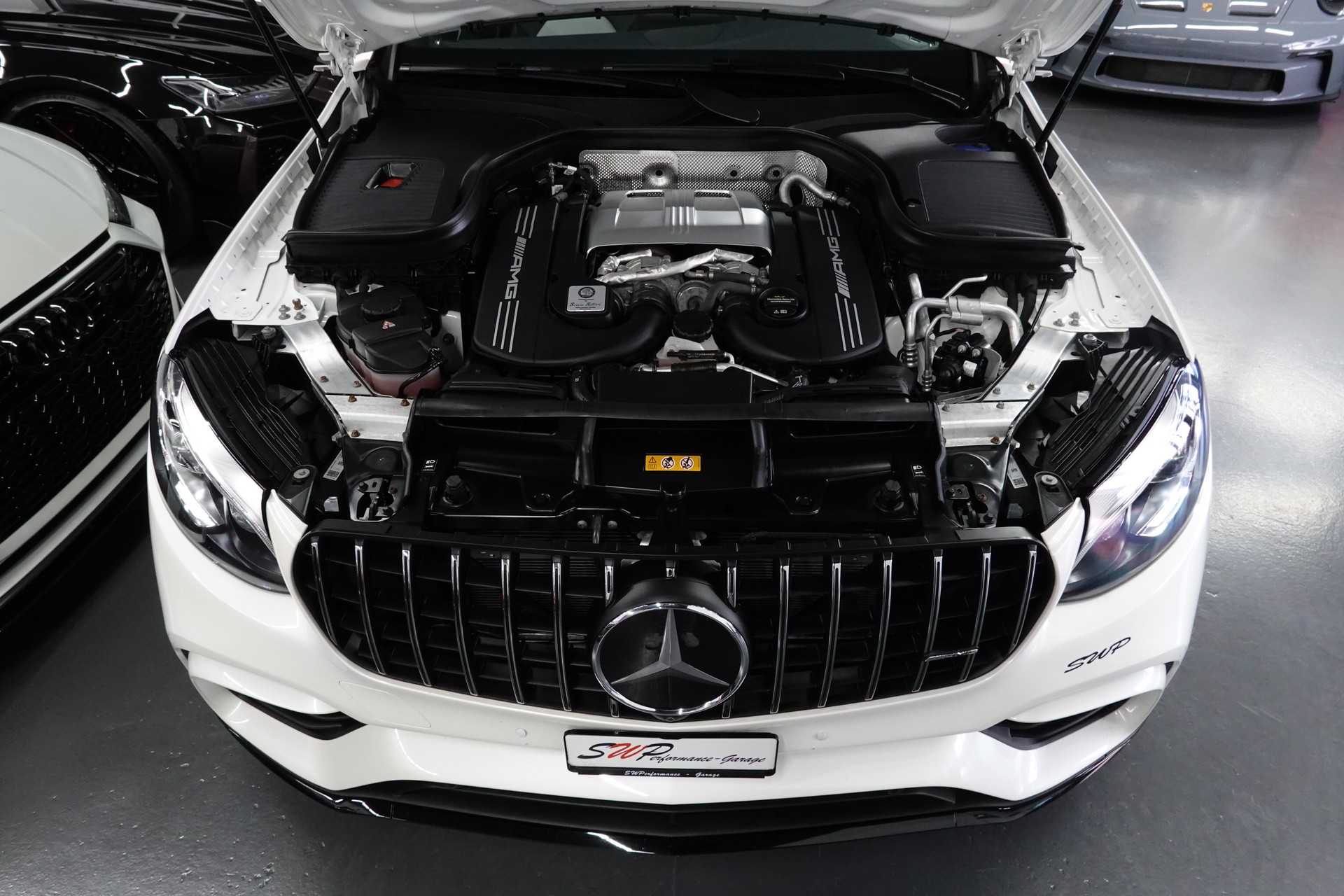 MERCEDES-BENZ GLC 63 S AMG 4MATIC+ 9G-TRONIC 22"ALUS. ON POINT-showroom-element-3