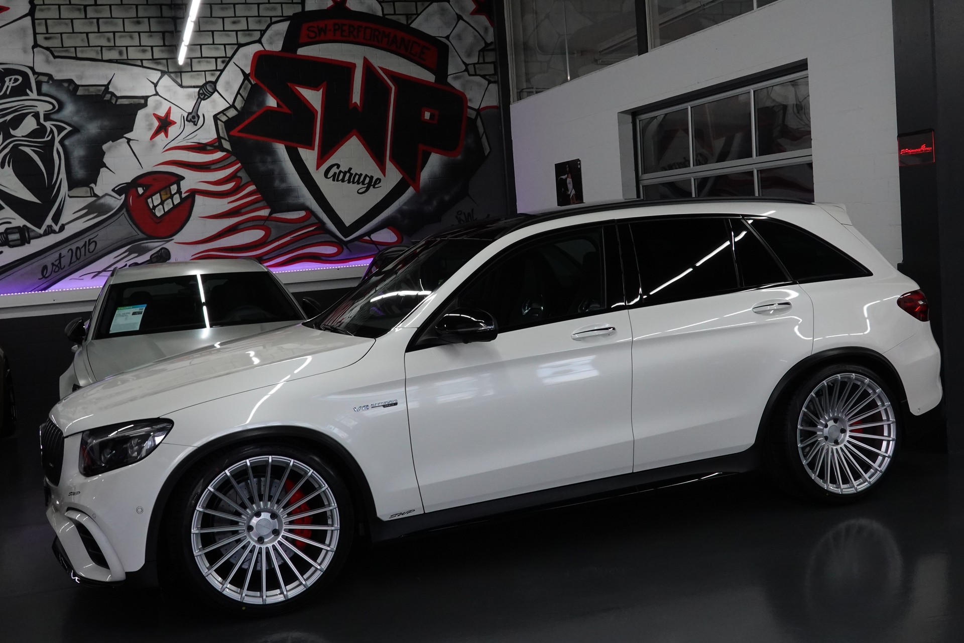 MERCEDES-BENZ GLC 63 S AMG 4MATIC+ 9G-TRONIC 22"ALUS. ON POINT-showroom-element-1