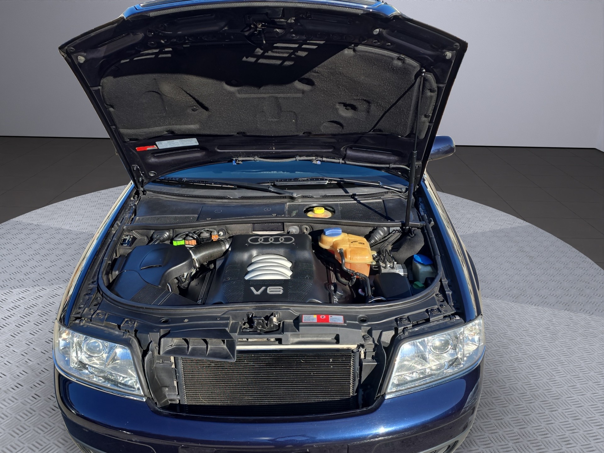 AUDI A6 2.4 Advance-image-12