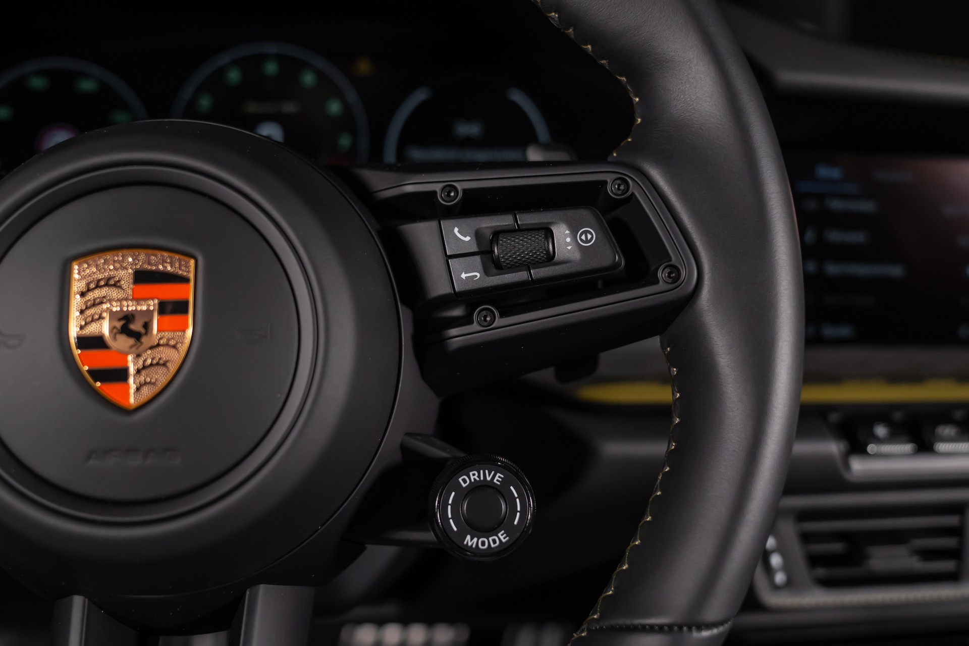 PORSCHE 911 Cabriolet GTS Spirit 70 PDK-image-27