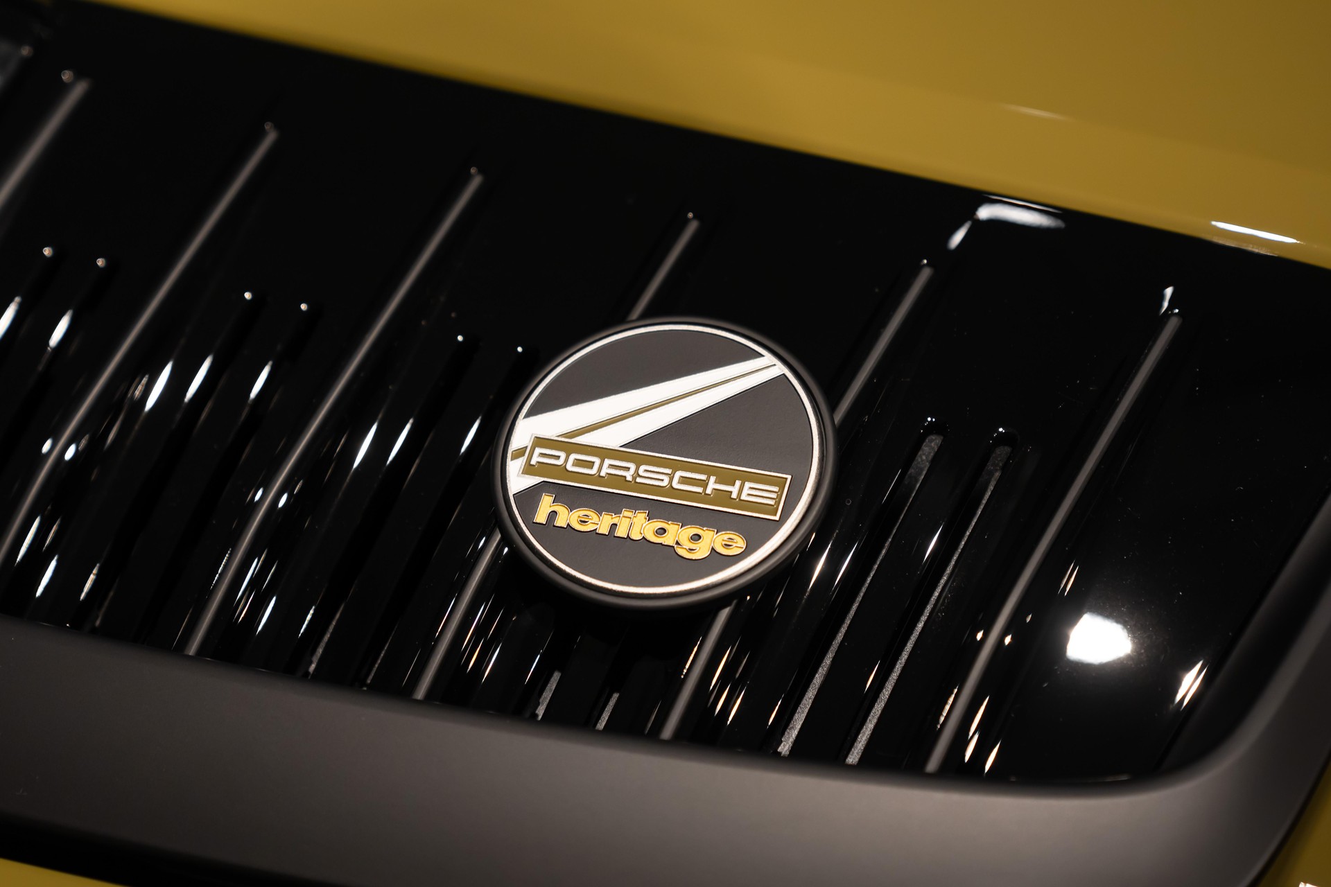 PORSCHE 911 Cabriolet GTS Spirit 70 PDK-image-14