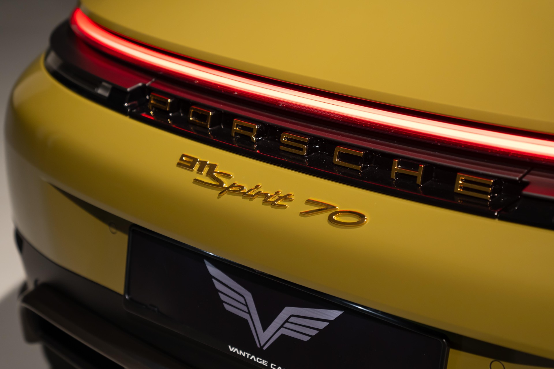 PORSCHE 911 Cabriolet GTS Spirit 70 PDK-image-13