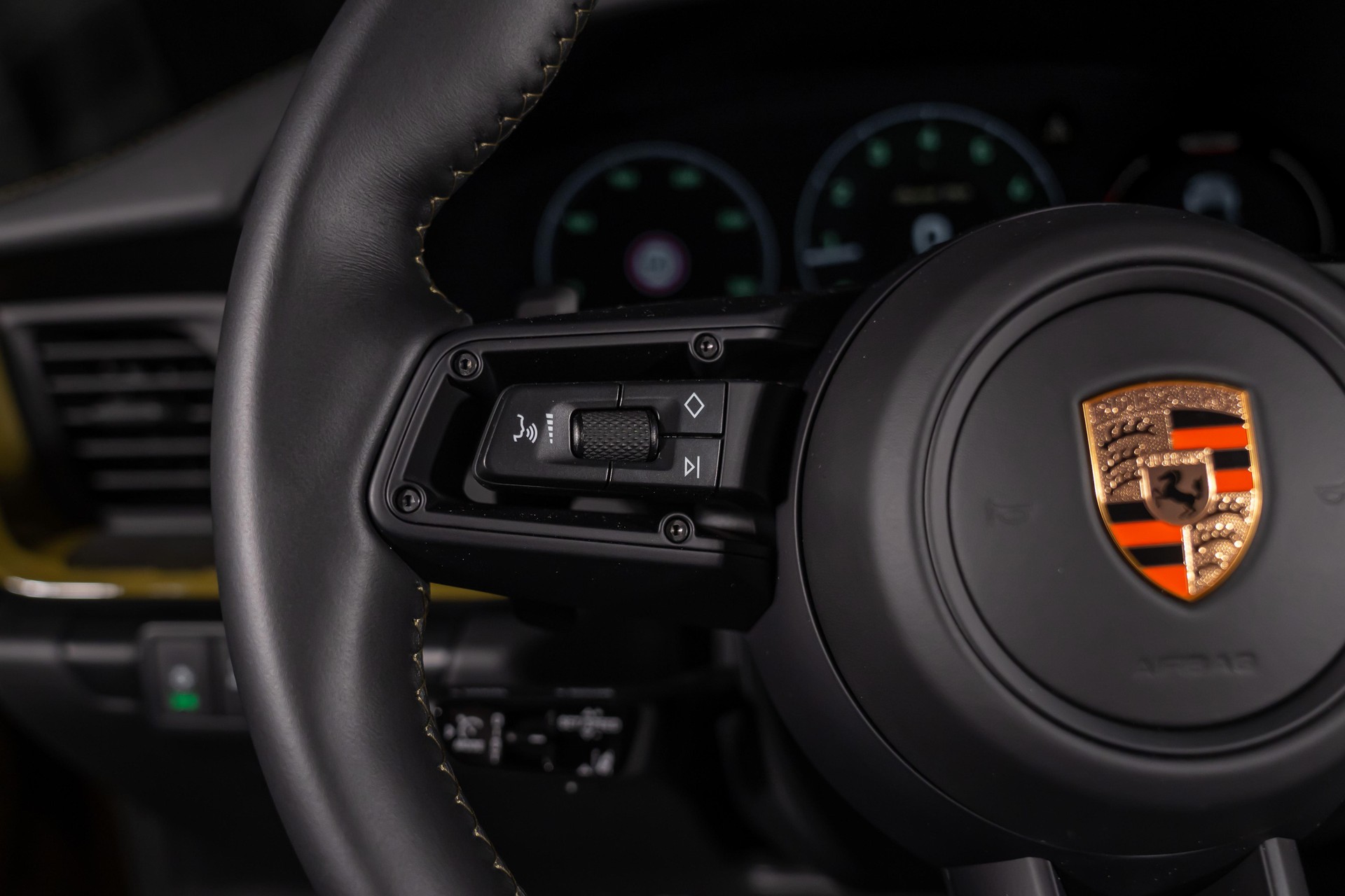 PORSCHE 911 Cabriolet GTS Spirit 70 PDK-image-28