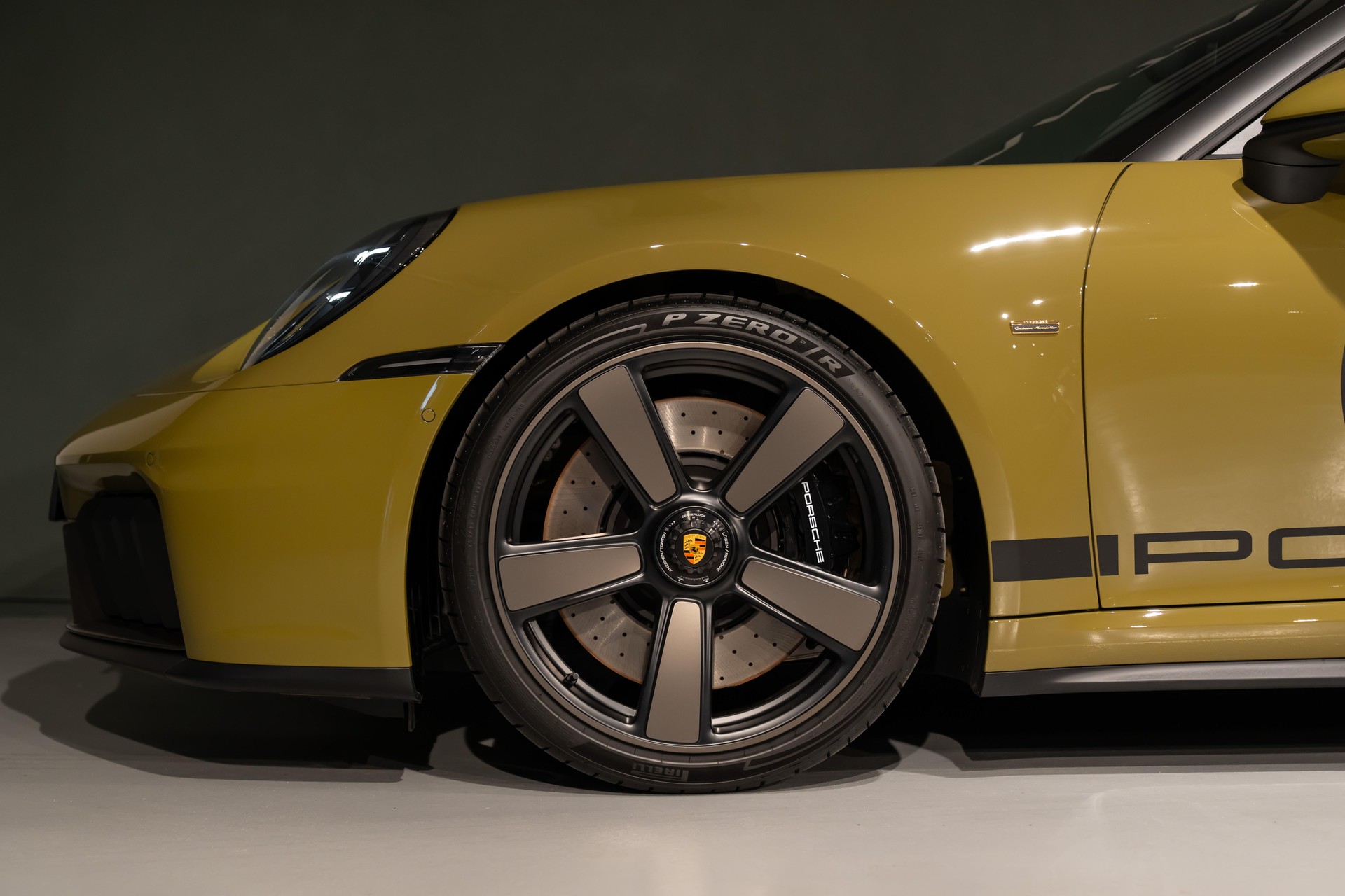 PORSCHE 911 Cabriolet GTS Spirit 70 PDK-showroom-element-3