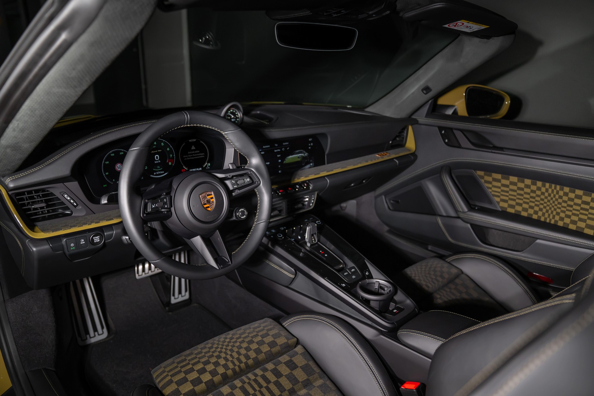 PORSCHE 911 Cabriolet GTS Spirit 70 PDK-image-15