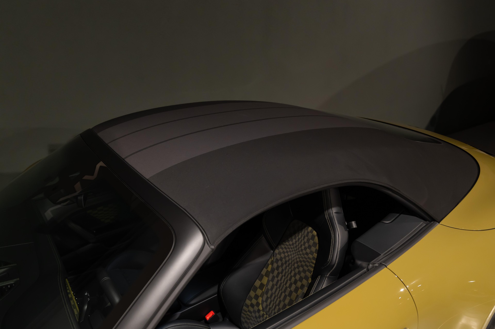 PORSCHE 911 Cabriolet GTS Spirit 70 PDK-image-11
