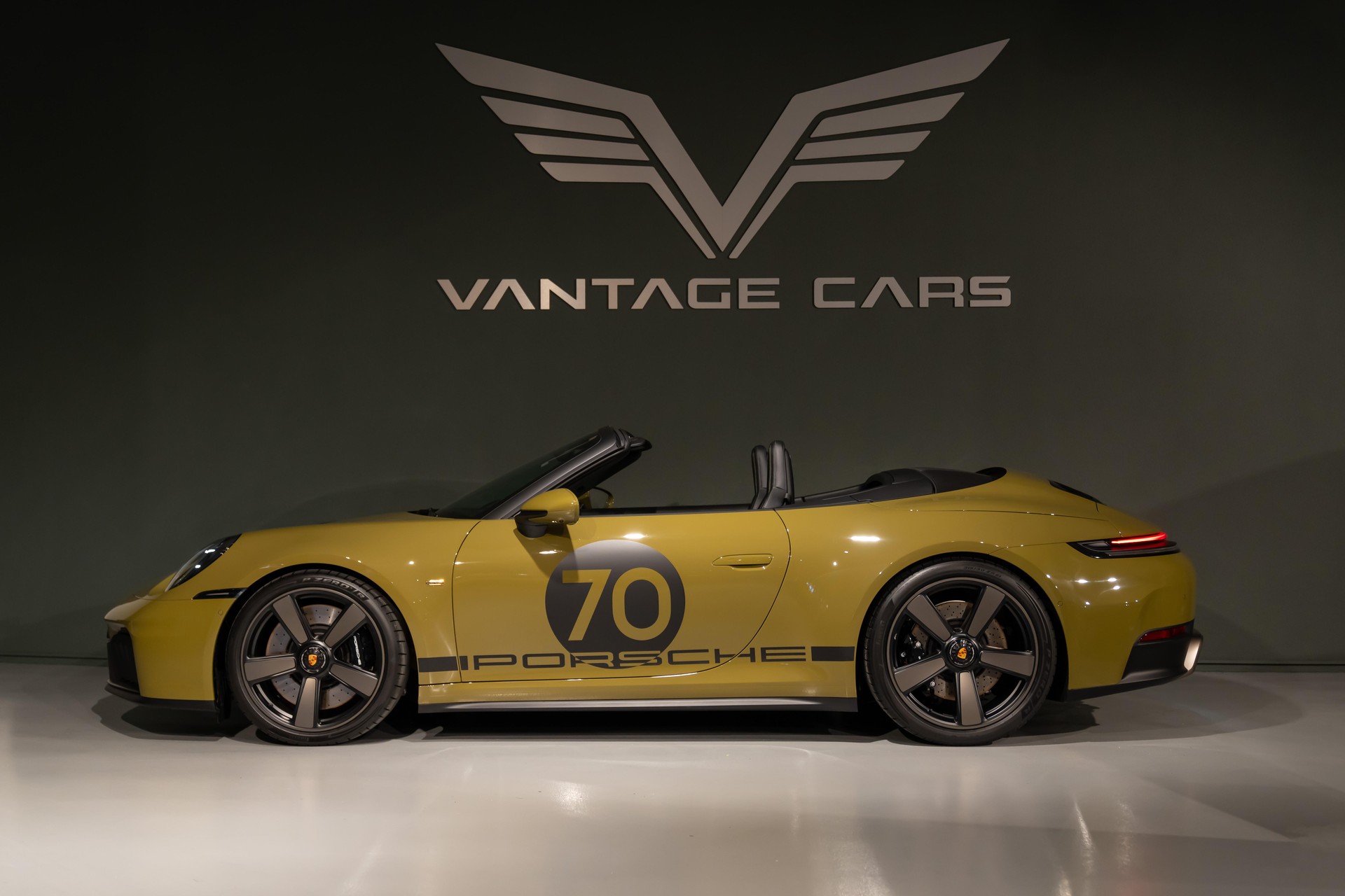 PORSCHE 911 Cabriolet GTS Spirit 70 PDK-showroom-element-2