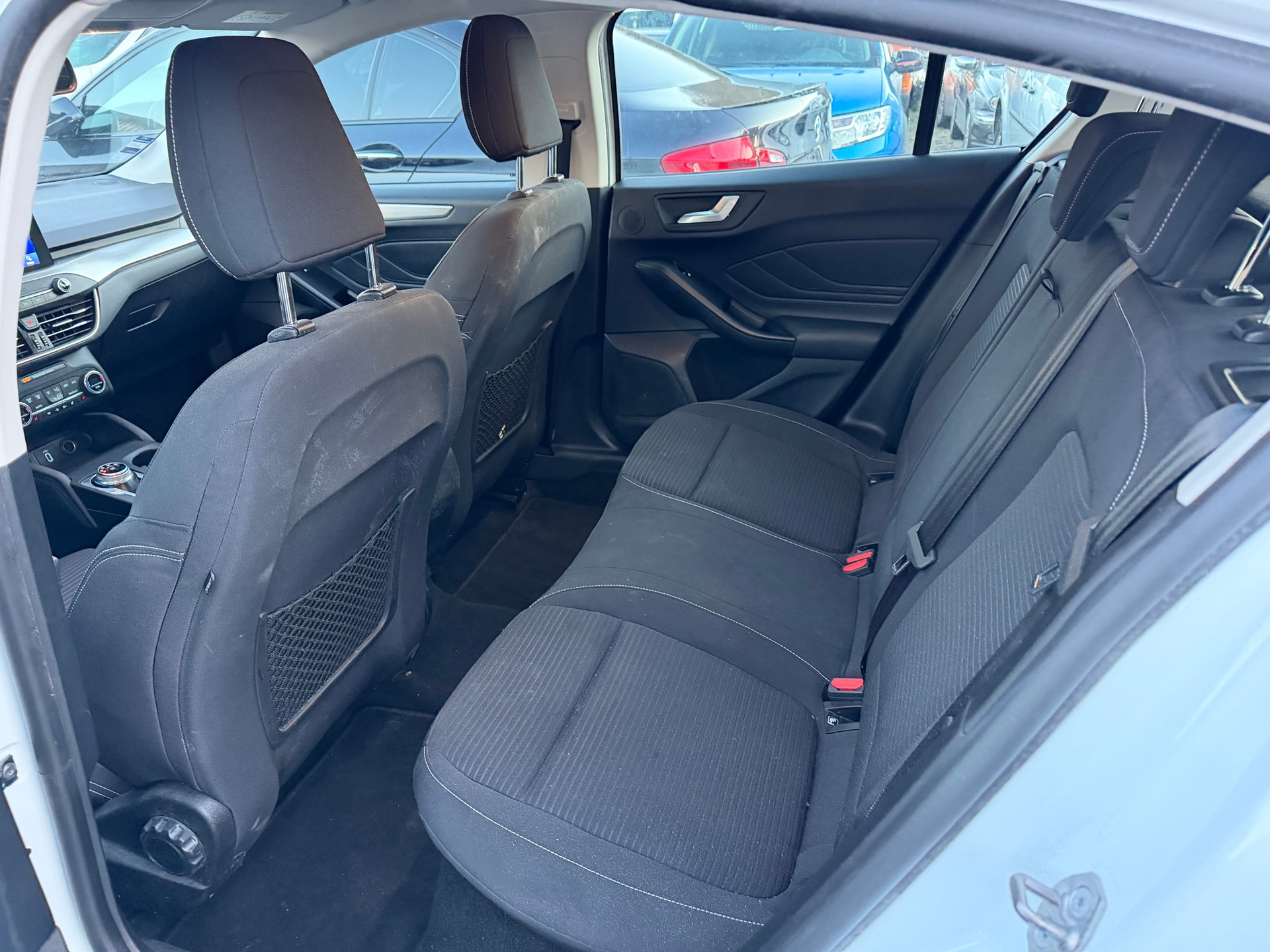 FORD Focus 1.5 TDCi Business Automatic-ab Mfk-image-9