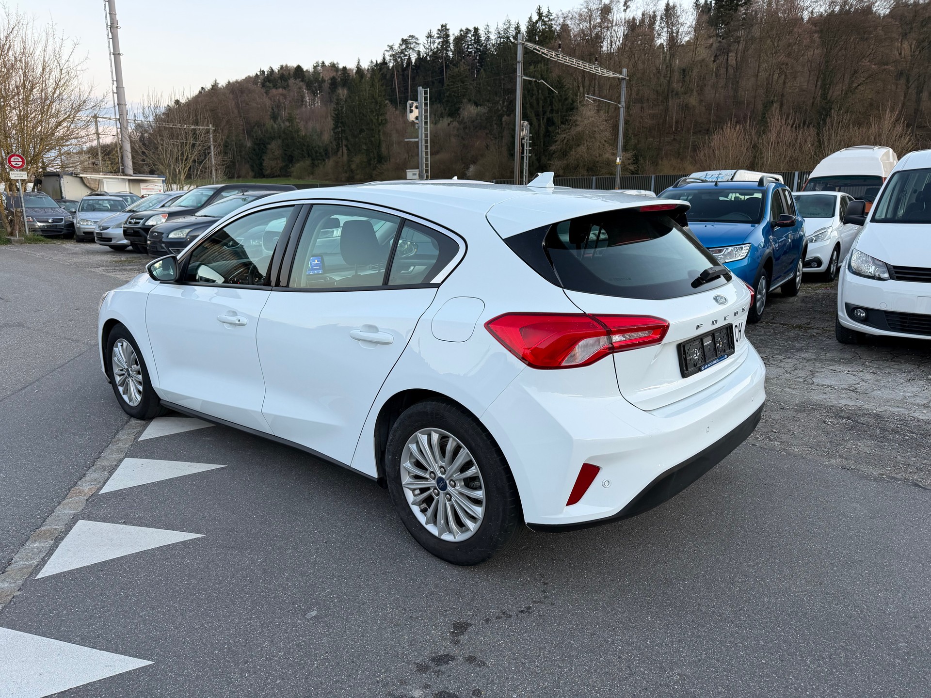 FORD Focus 1.5 TDCi Business Automatic-ab Mfk-image-4