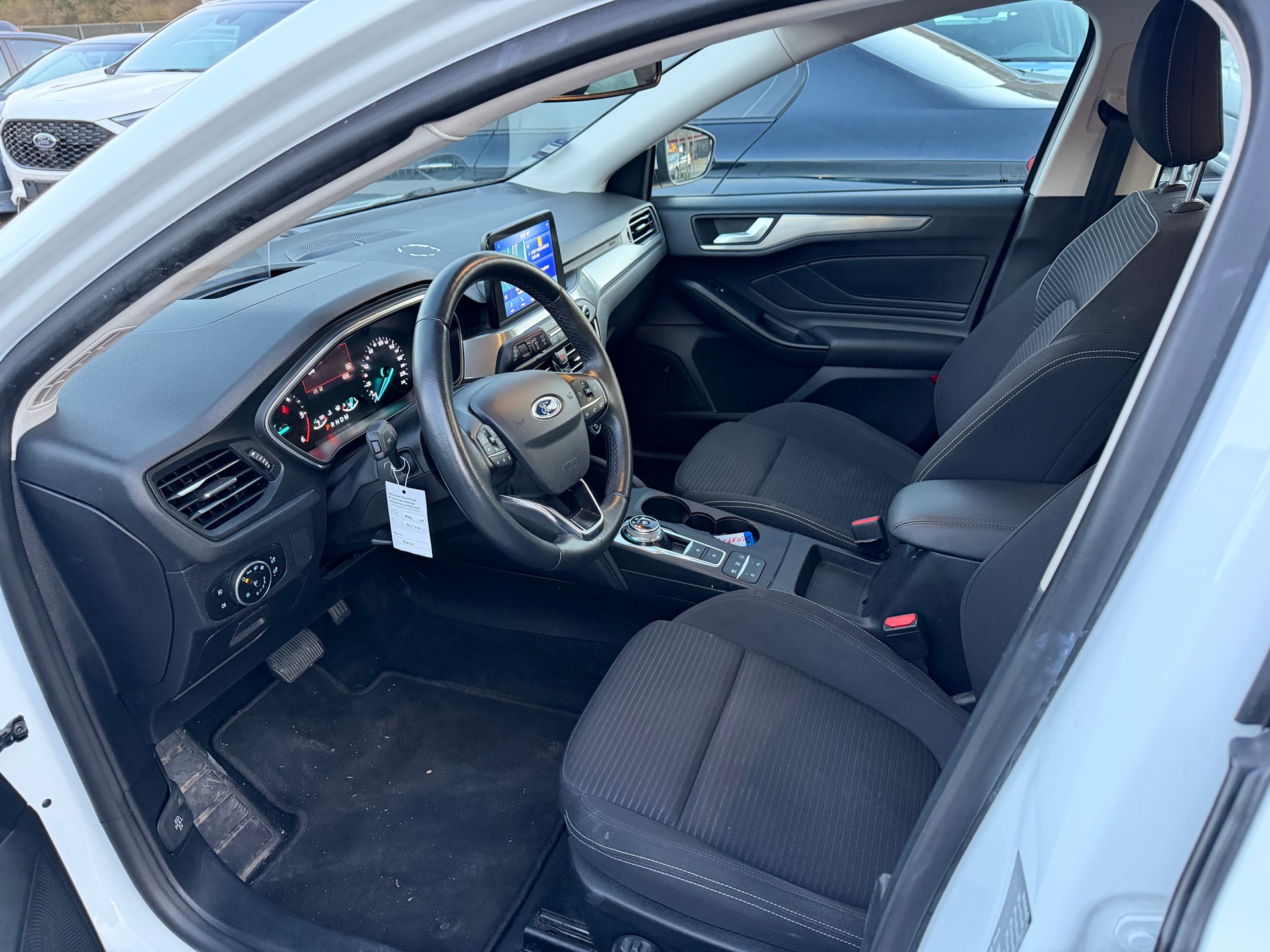 FORD Focus 1.5 TDCi Business Automatic-ab Mfk-image-7