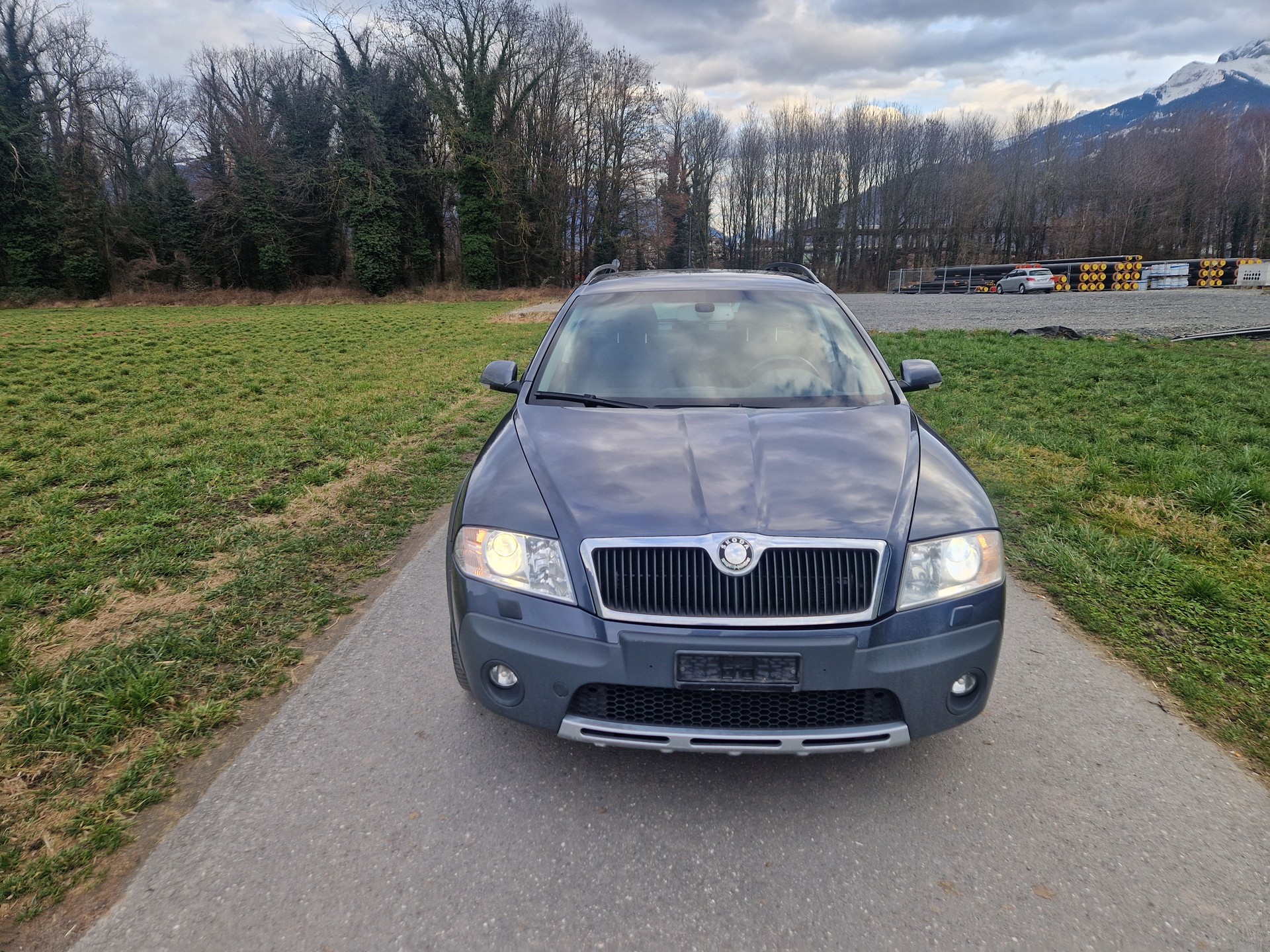 SKODA Octavia Scout 2.0 TDI 4x4-image-1