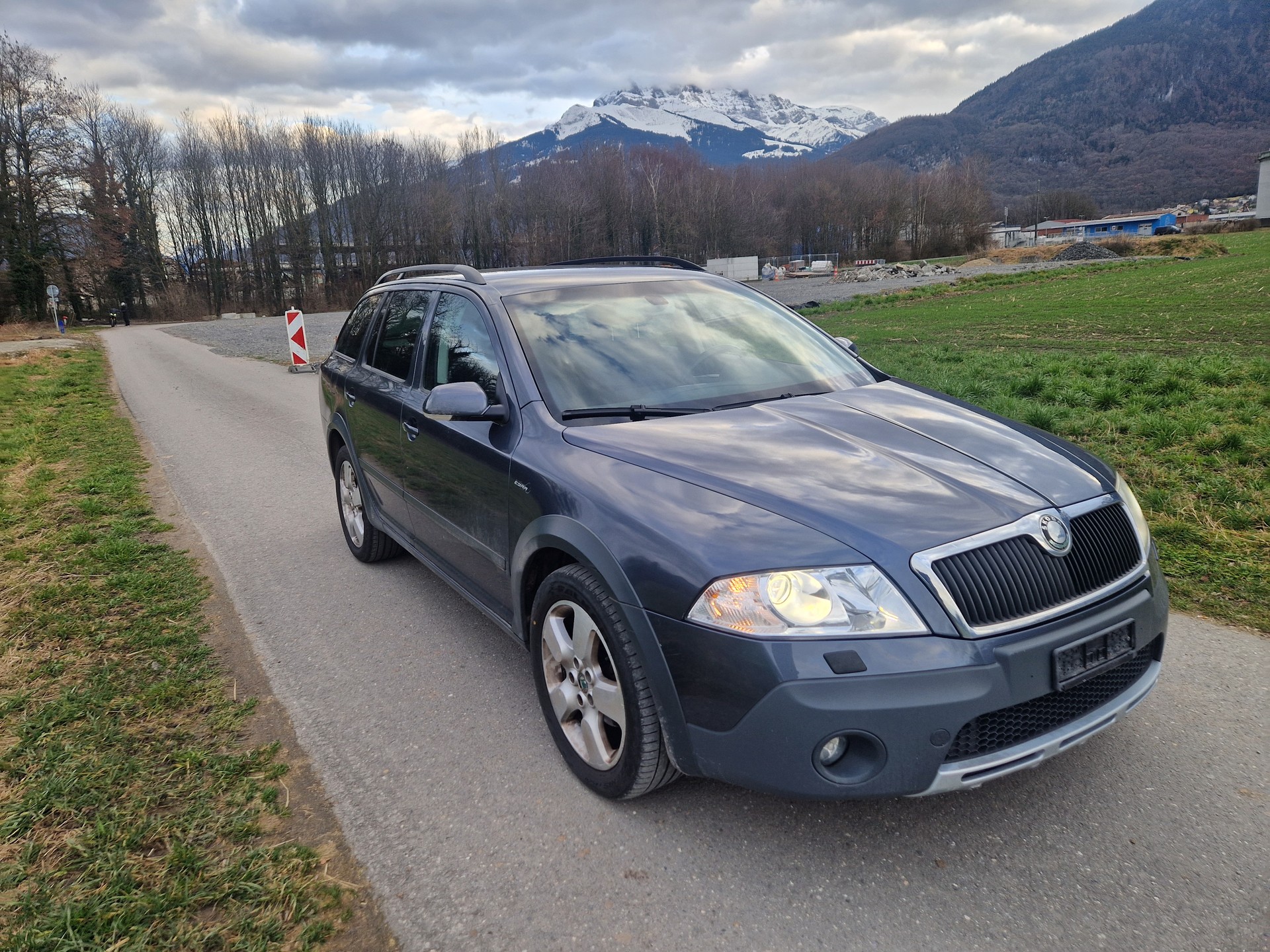 SKODA Octavia Scout 2.0 TDI 4x4-image-2