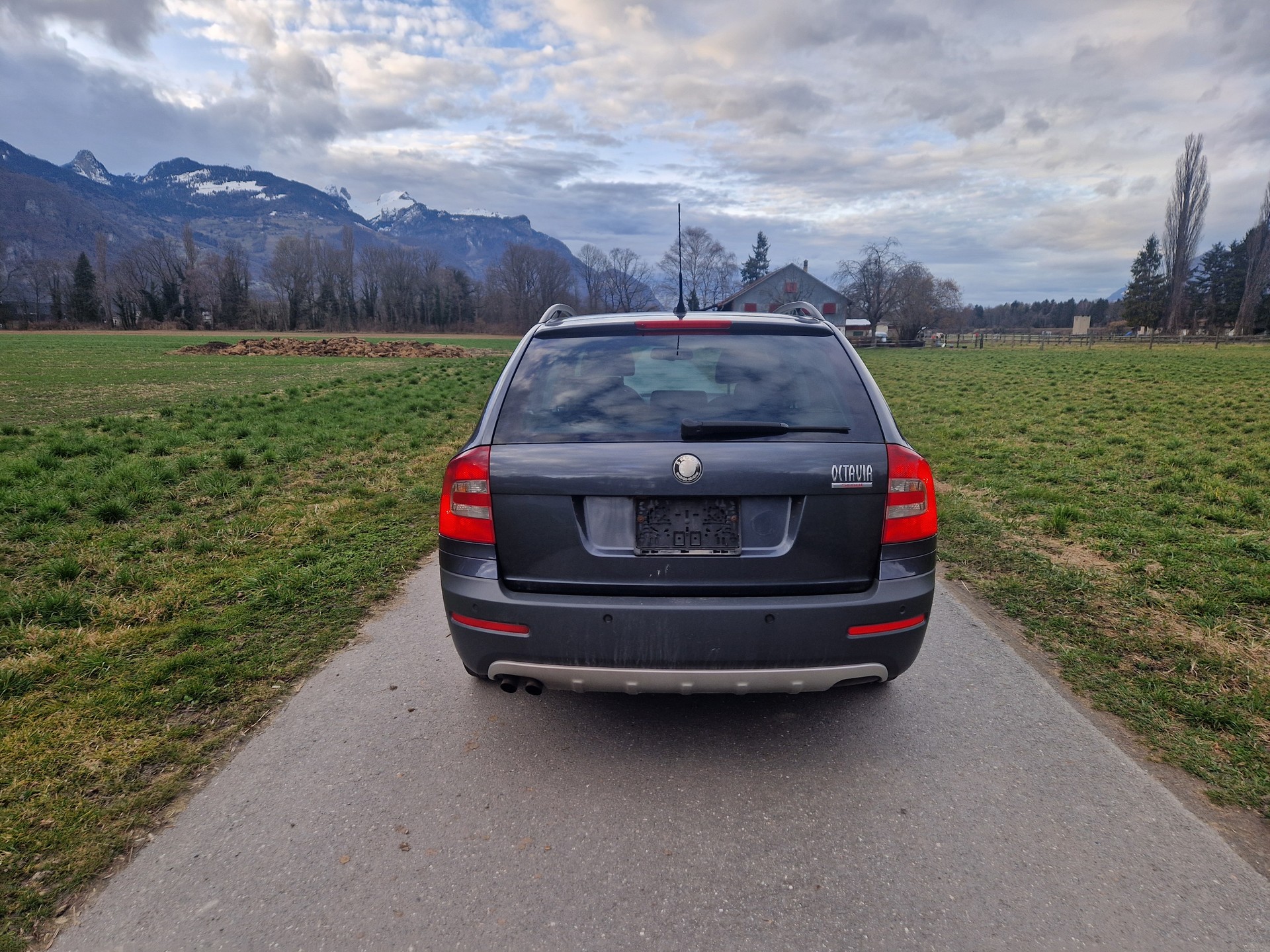 SKODA Octavia Scout 2.0 TDI 4x4-image-4