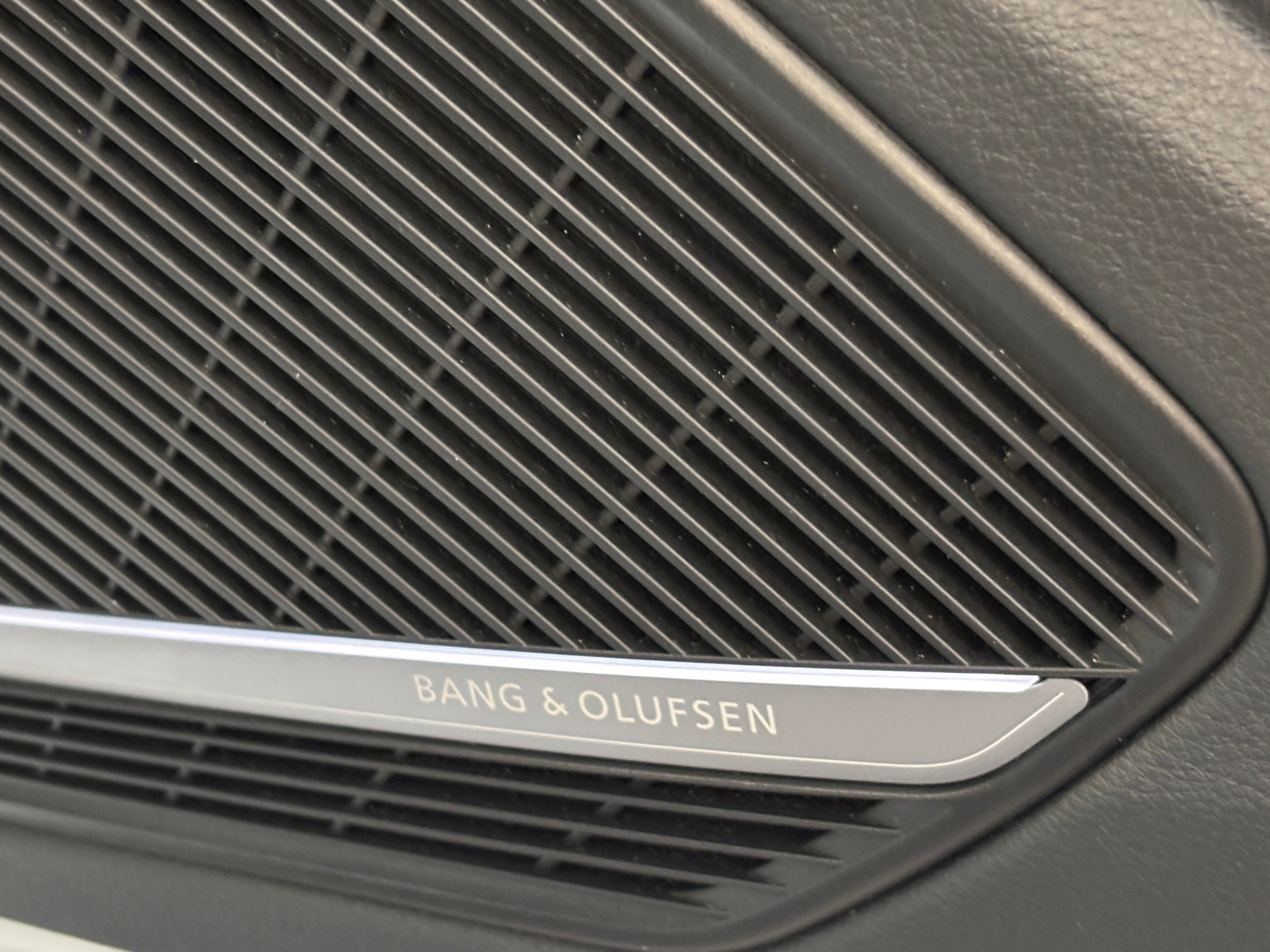 AUDI A4 allroad 40 TDI quattro tiptronic-image-17