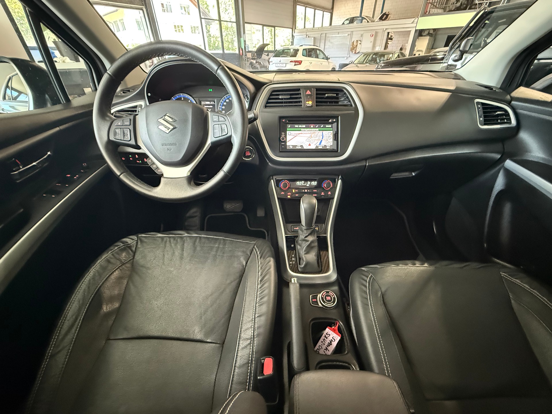 SUZUKI SX4 S-Cross 1.6 TD PizSulai 4WD TCSS-image-9