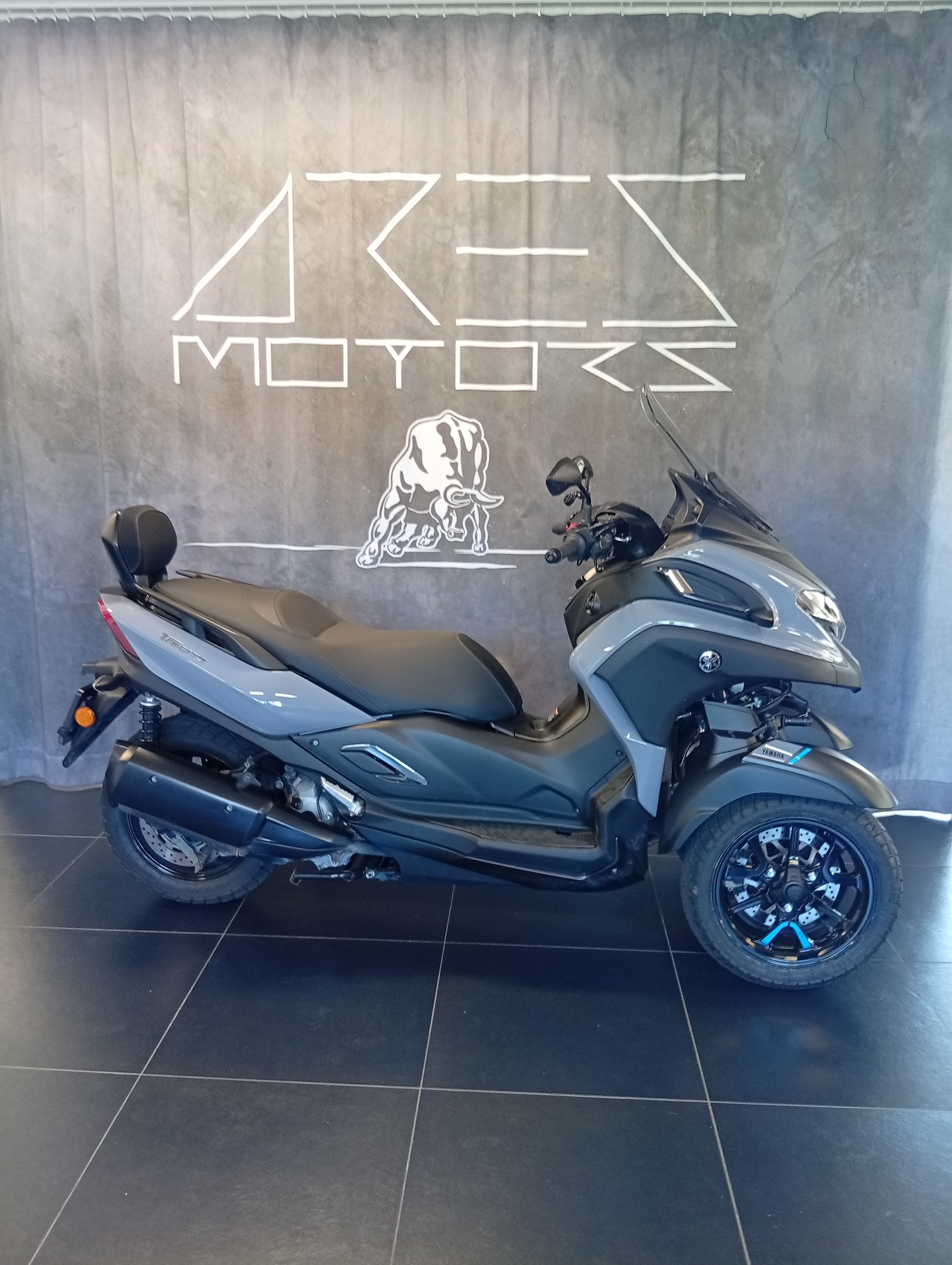 YAMAHA TRICITY 300