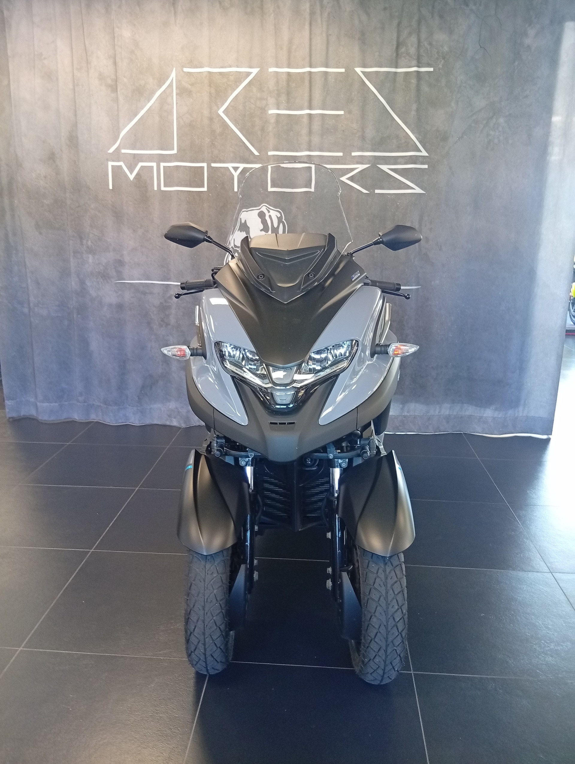 YAMAHA TRICITY 300-showroom-element-2