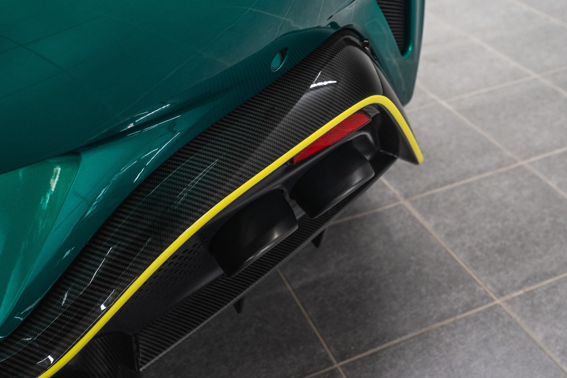ASTON MARTIN ASTON MARTIN V8 Vantage Coupé 4.0 V8 Bi-Turbo FULL OPTIONS-image-21