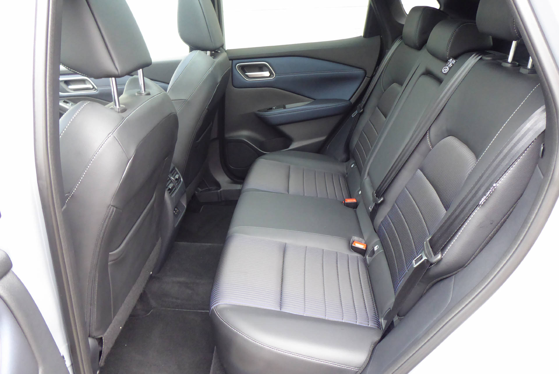 NISSAN Qashqai 1.3 DIG-T MHEV Tekna Xtronic-image-6