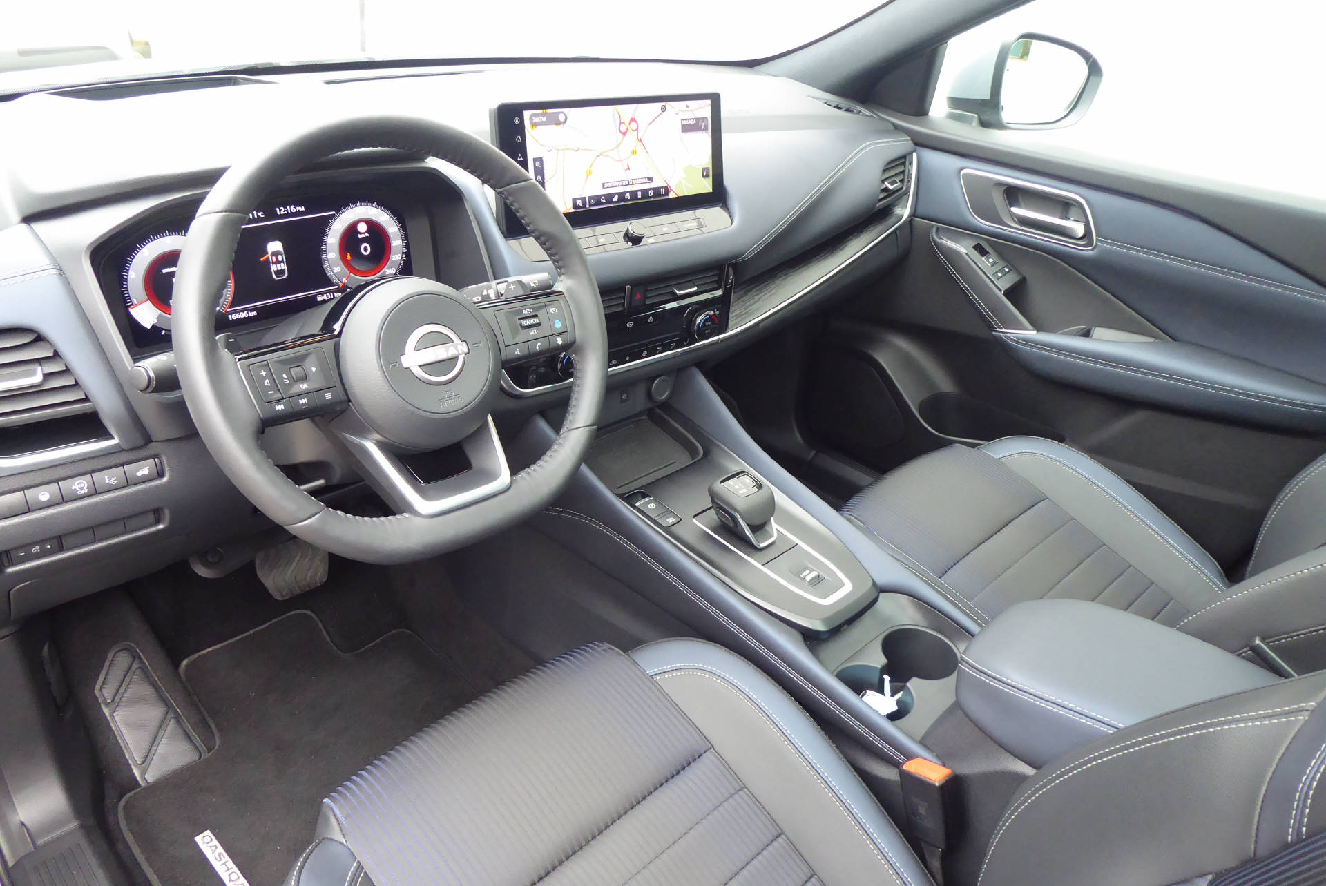 NISSAN Qashqai 1.3 DIG-T MHEV Tekna Xtronic-image-4