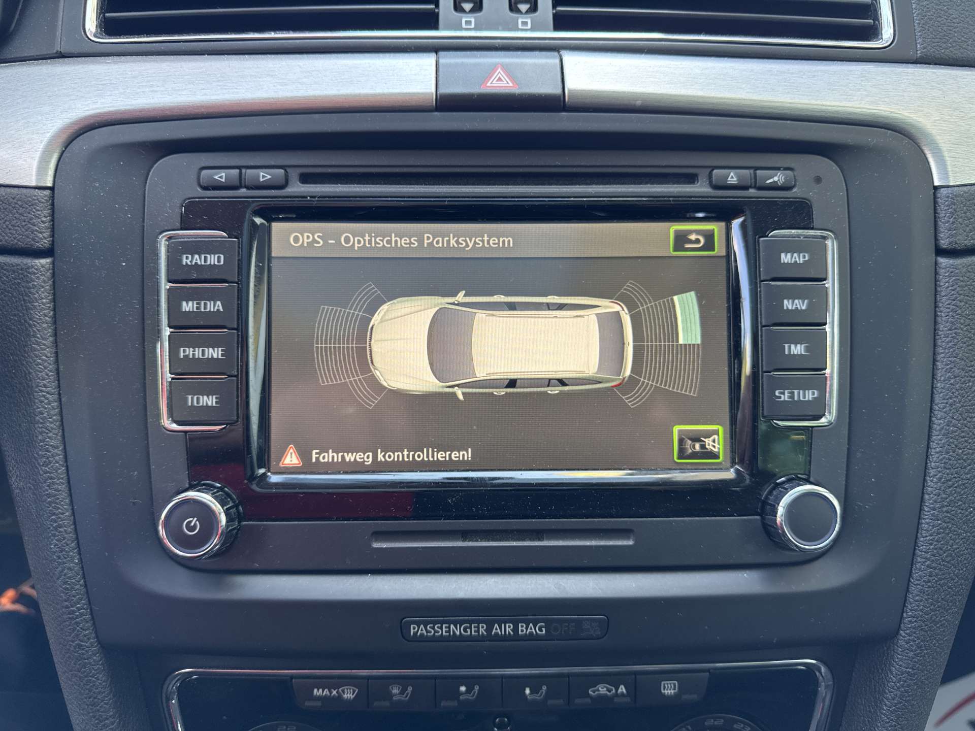 SKODA Superb Combi 2.0 TDi Elegance-image-10