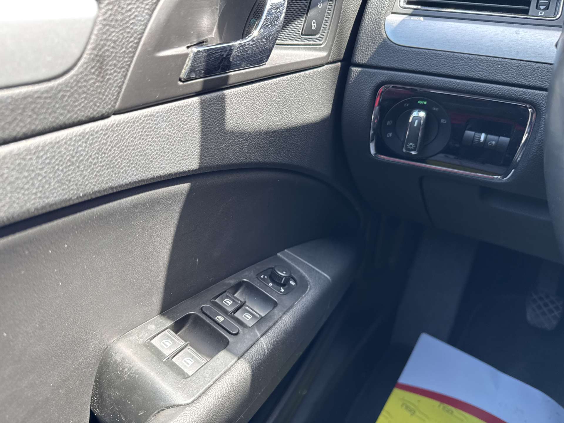 SKODA Superb Combi 2.0 TDi Elegance-image-15