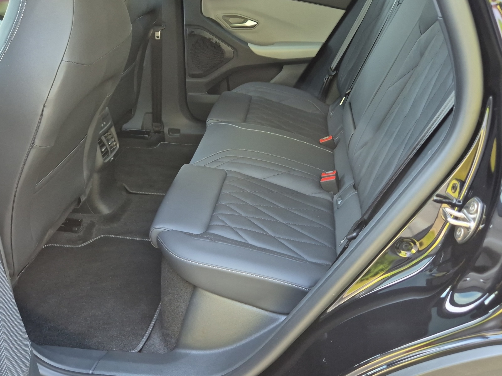 FORD FORD Explorer Elektro 79kWh Dual Extended Range Premium AWD, 340 PS-image-8