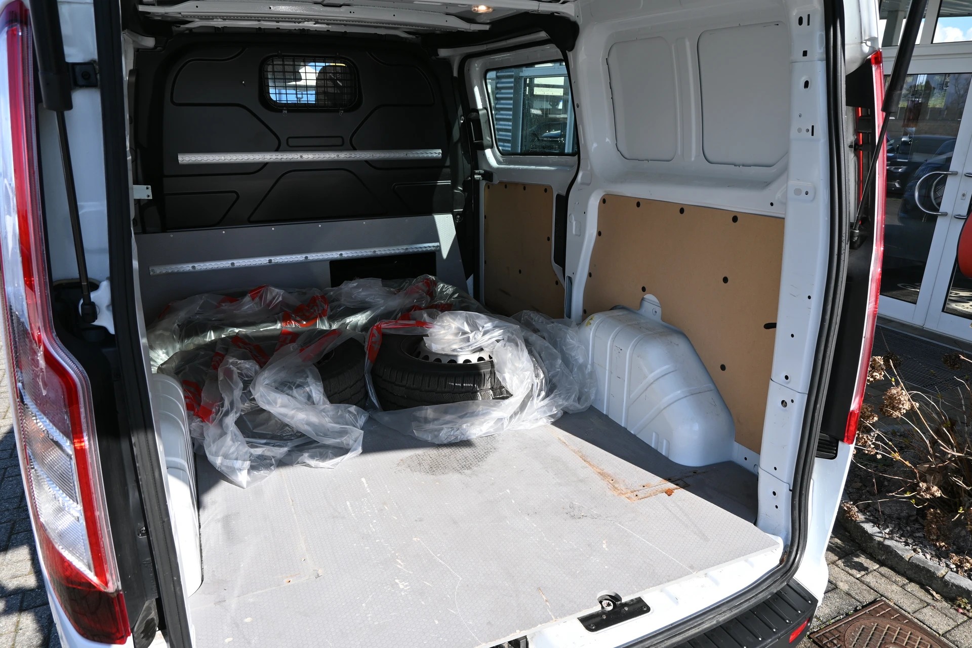 FORD Transit Custom Van 320 L1H1 Basis 3-Plätzer (CH Auto)-image-10