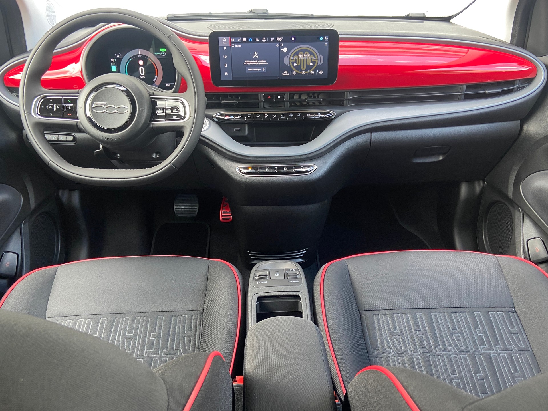 FIAT 500 C electric 87 kW Red-showroom-element-3