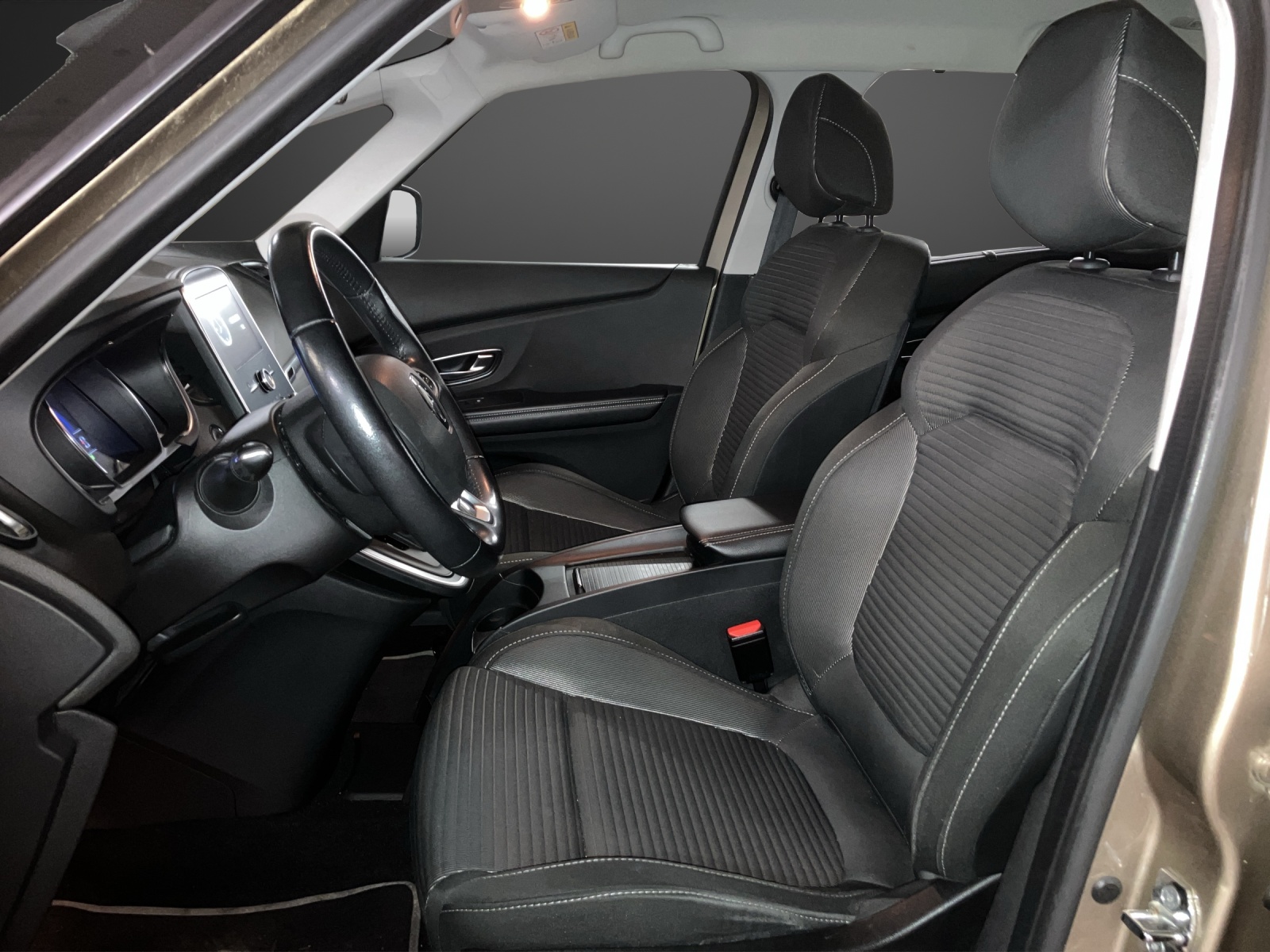RENAULT Grand Scénic 1.5 dCi Zen EDC 7-PLÄTZER-image-6