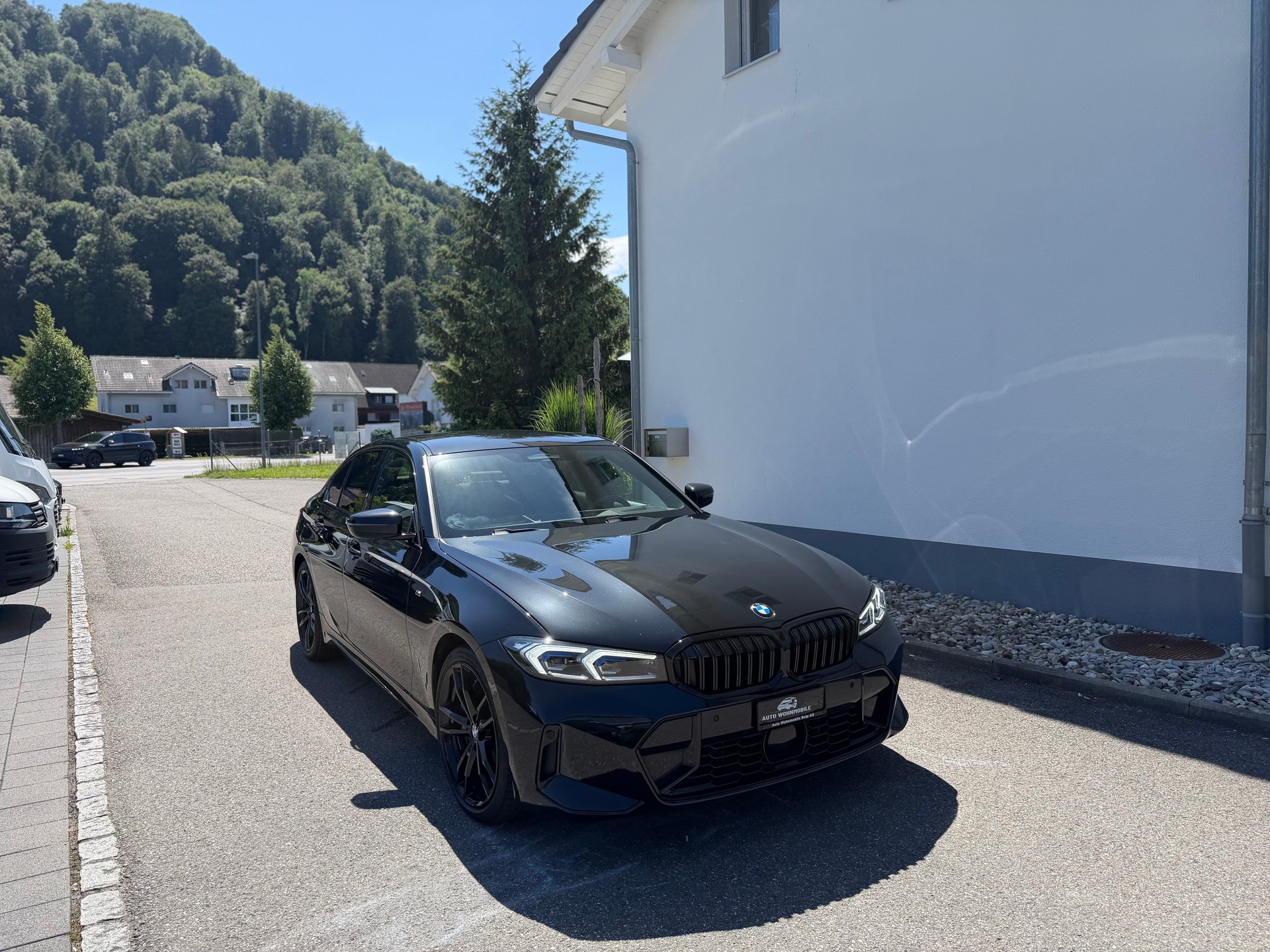 BMW 320d xDrive 48V Steptronic M Sport-showroom-element-1