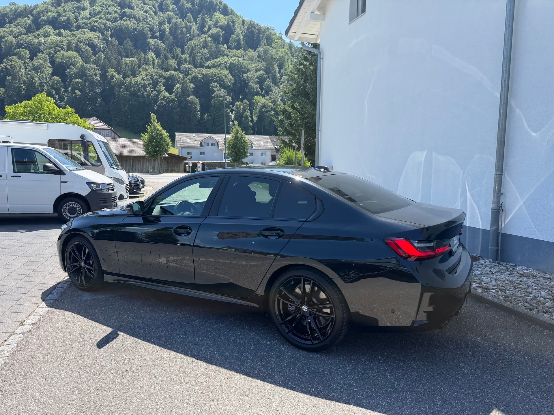 BMW 320d xDrive 48V Steptronic M Sport-image-12