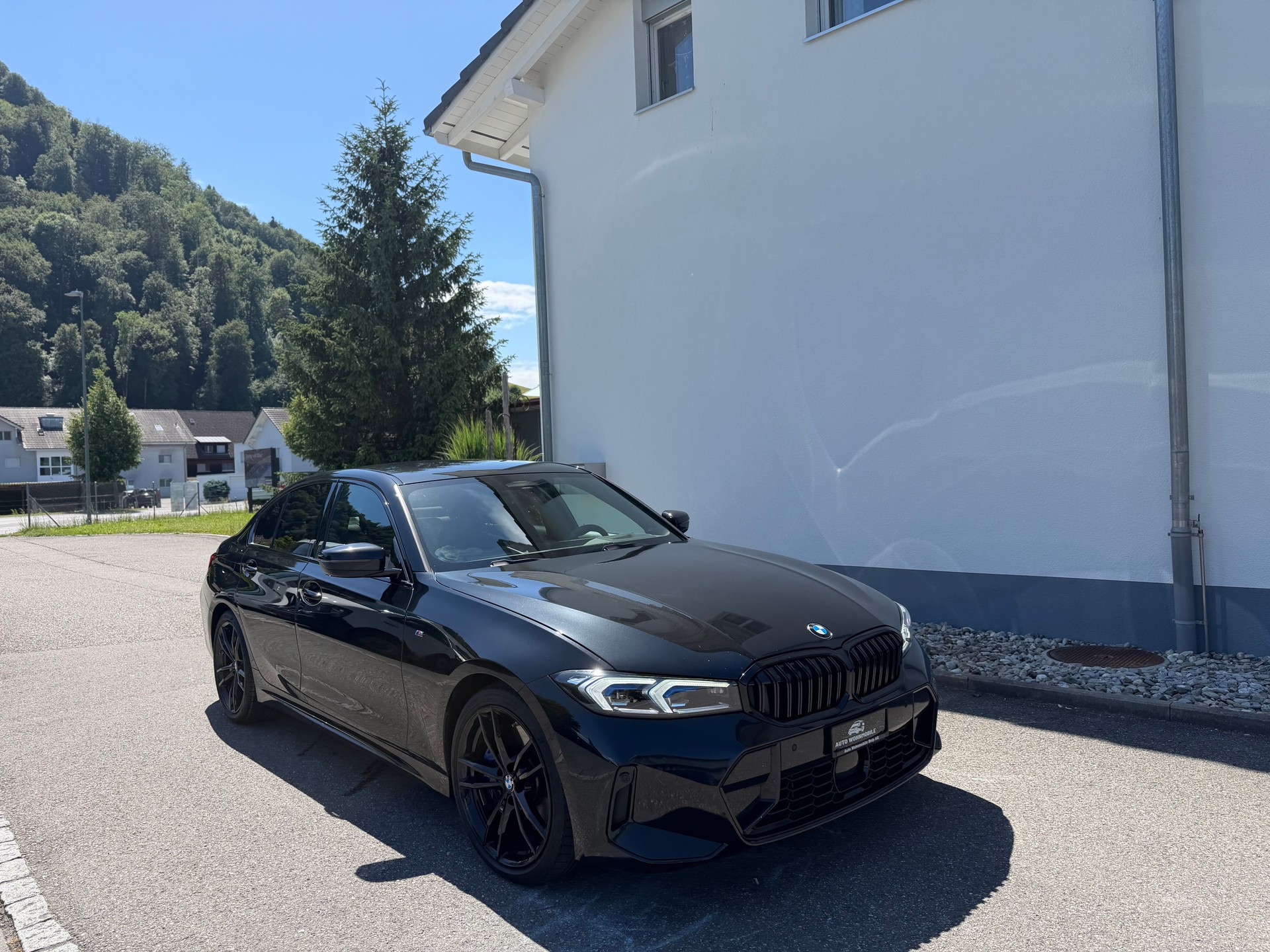 BMW 320d xDrive 48V Steptronic M Sport-showroom-element-2