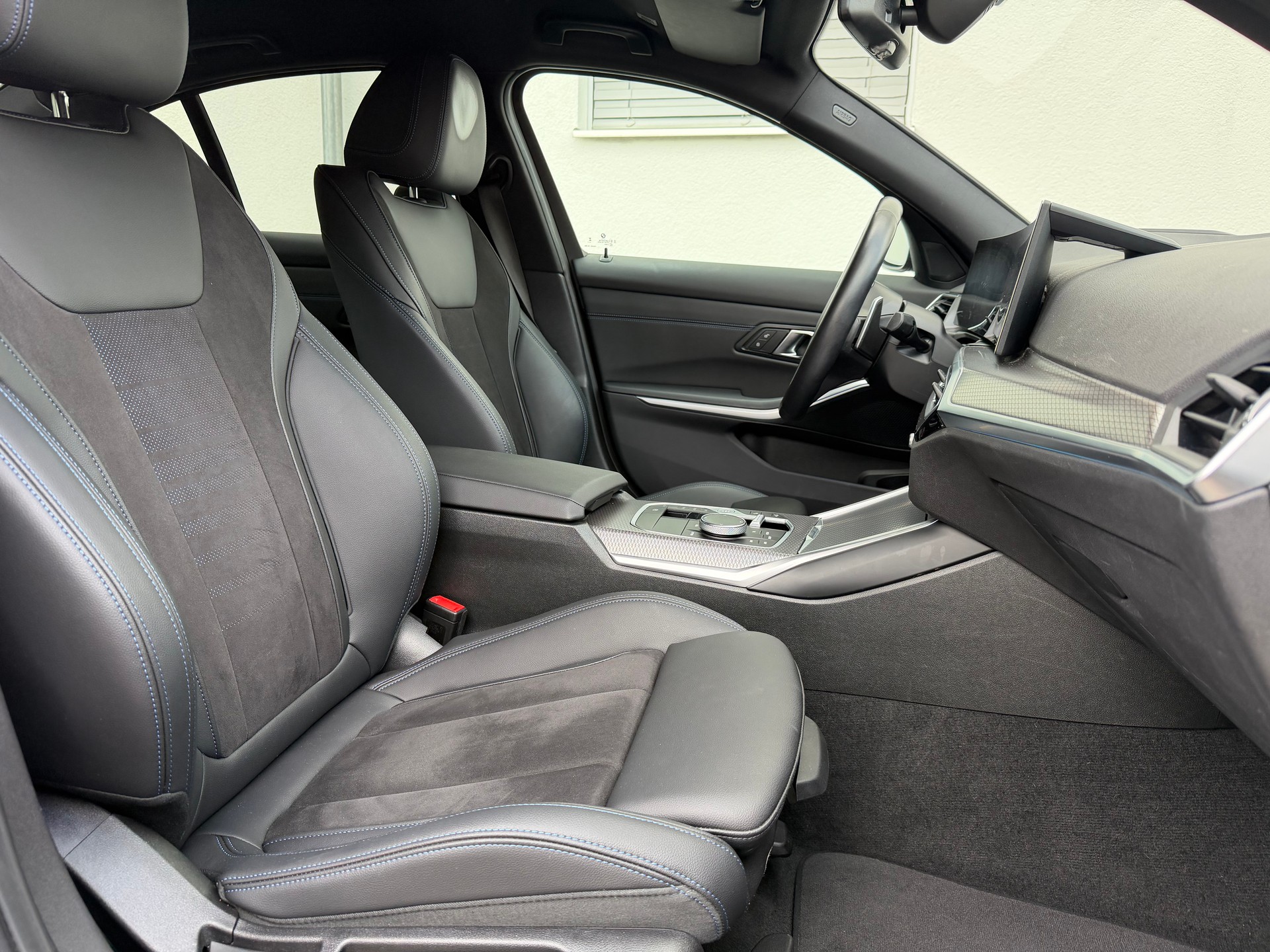 BMW 320d xDrive 48V Steptronic M Sport-image-16